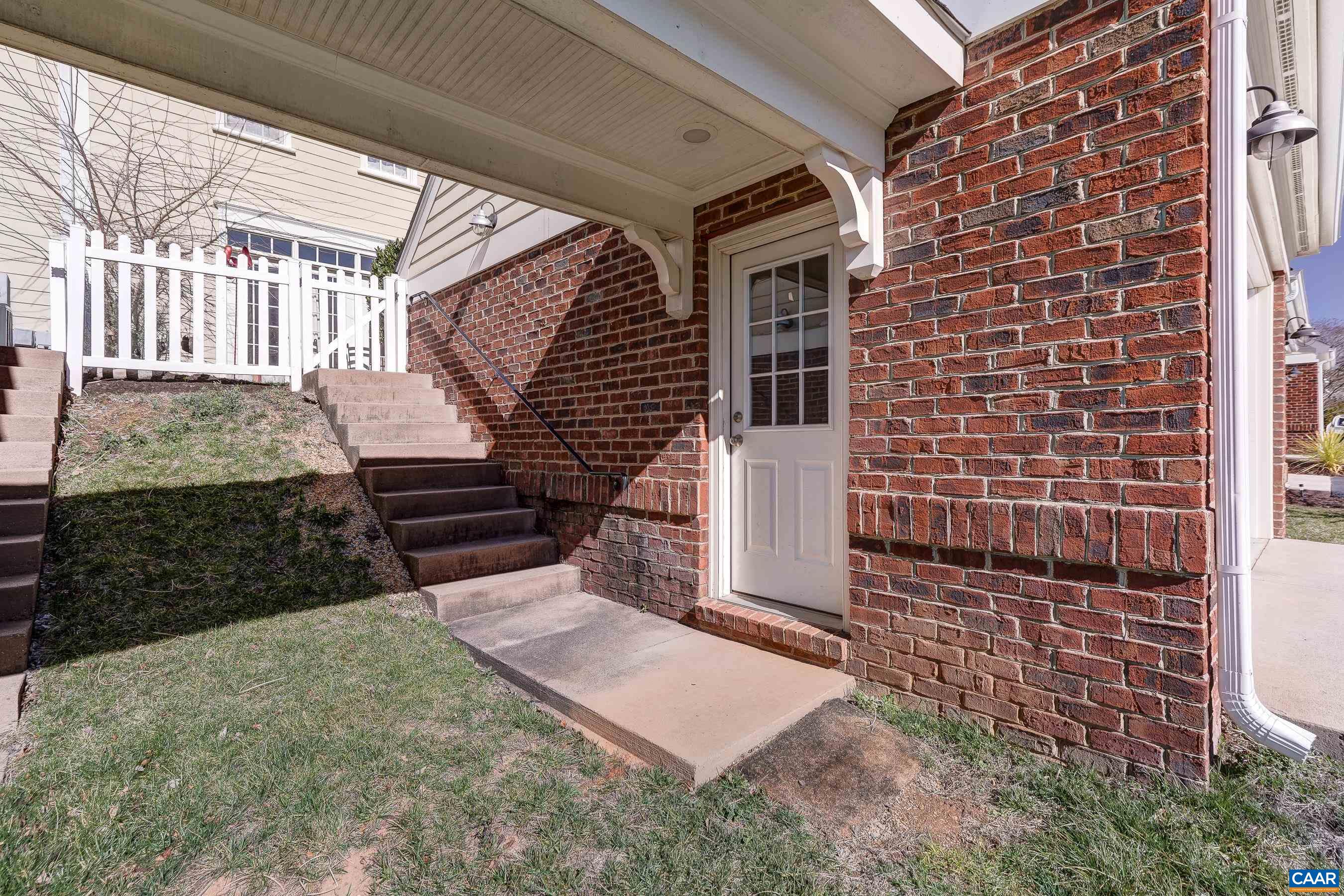 1615 OLD TRAIL DR