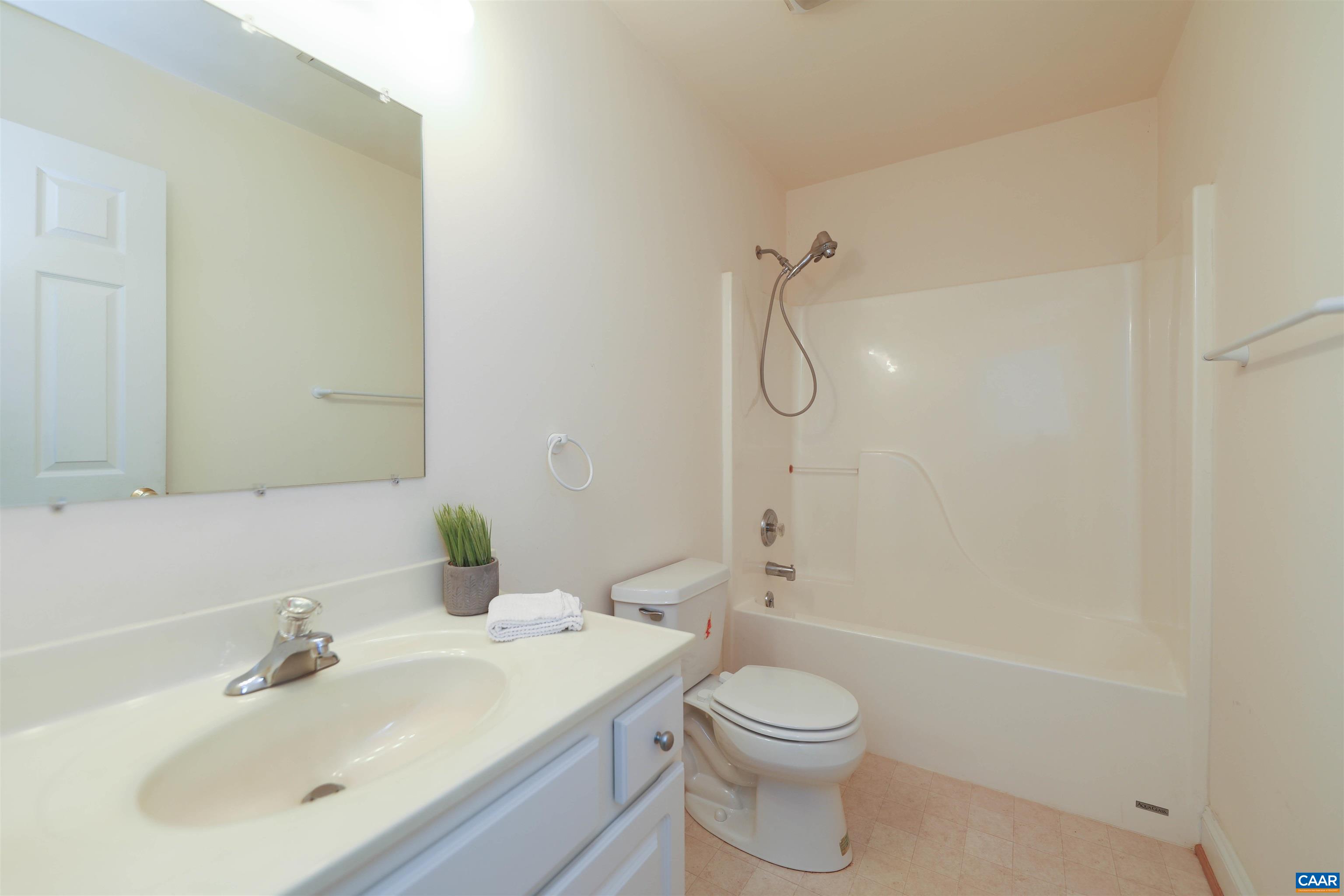 228 STERLING LAMM DR