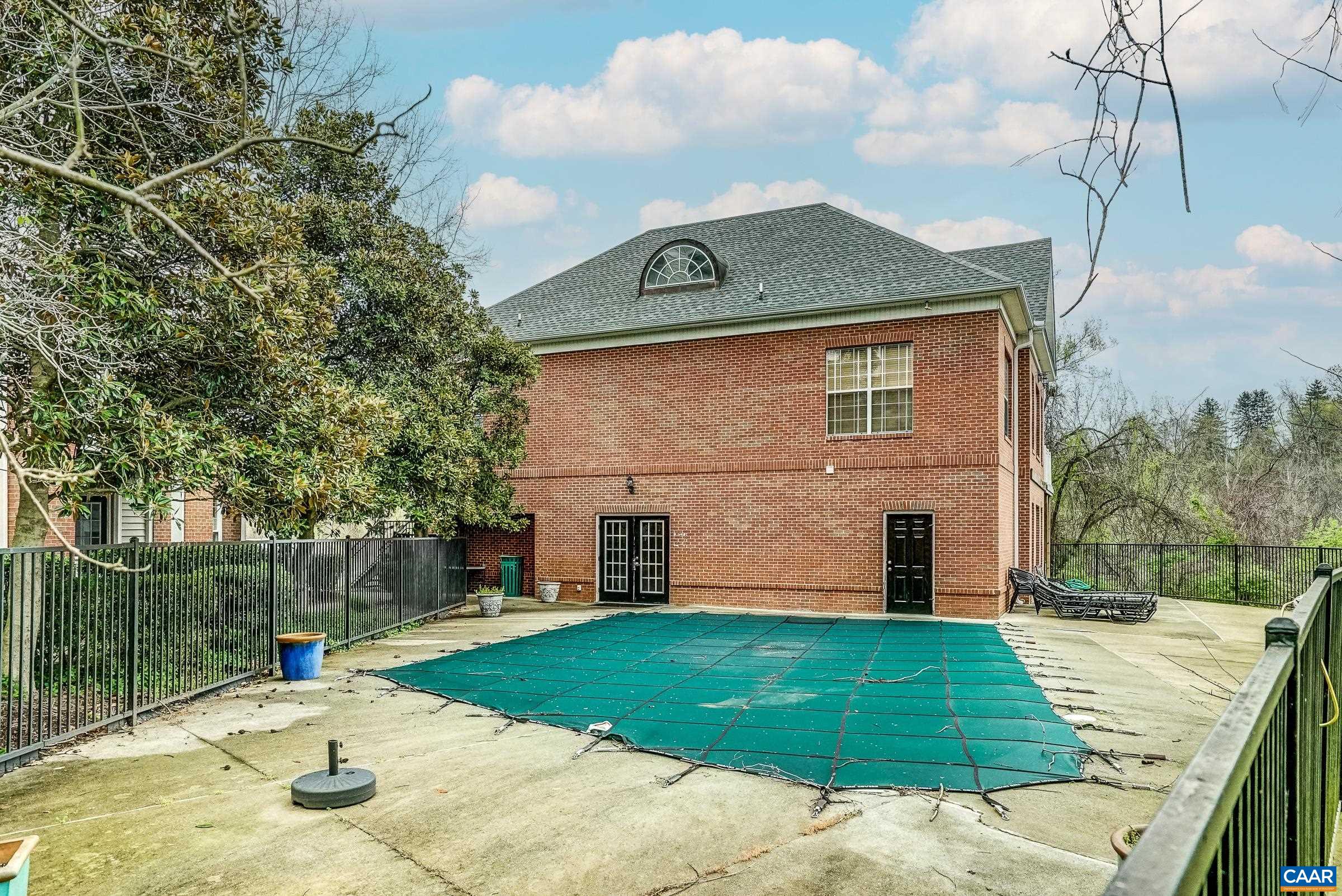 310 RIVERBEND DR Unit: 2C