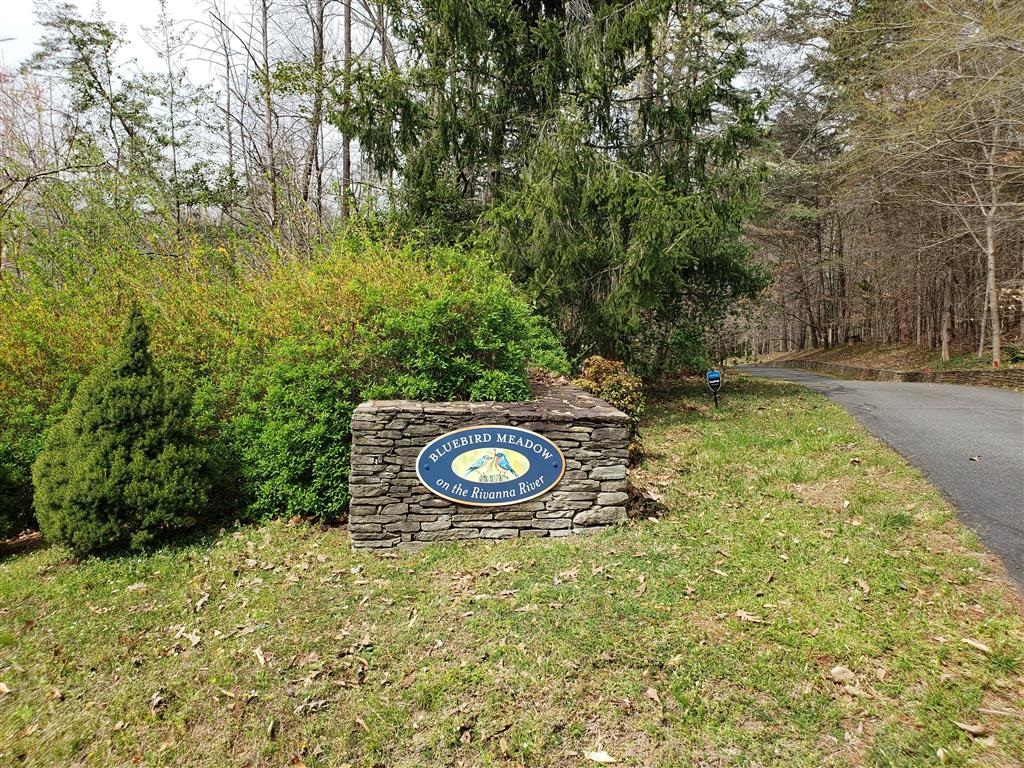 4800 MAHONIA DR