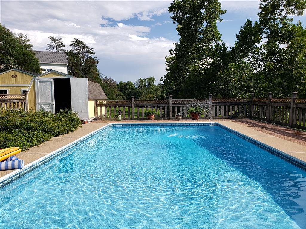 4800 MAHONIA DR