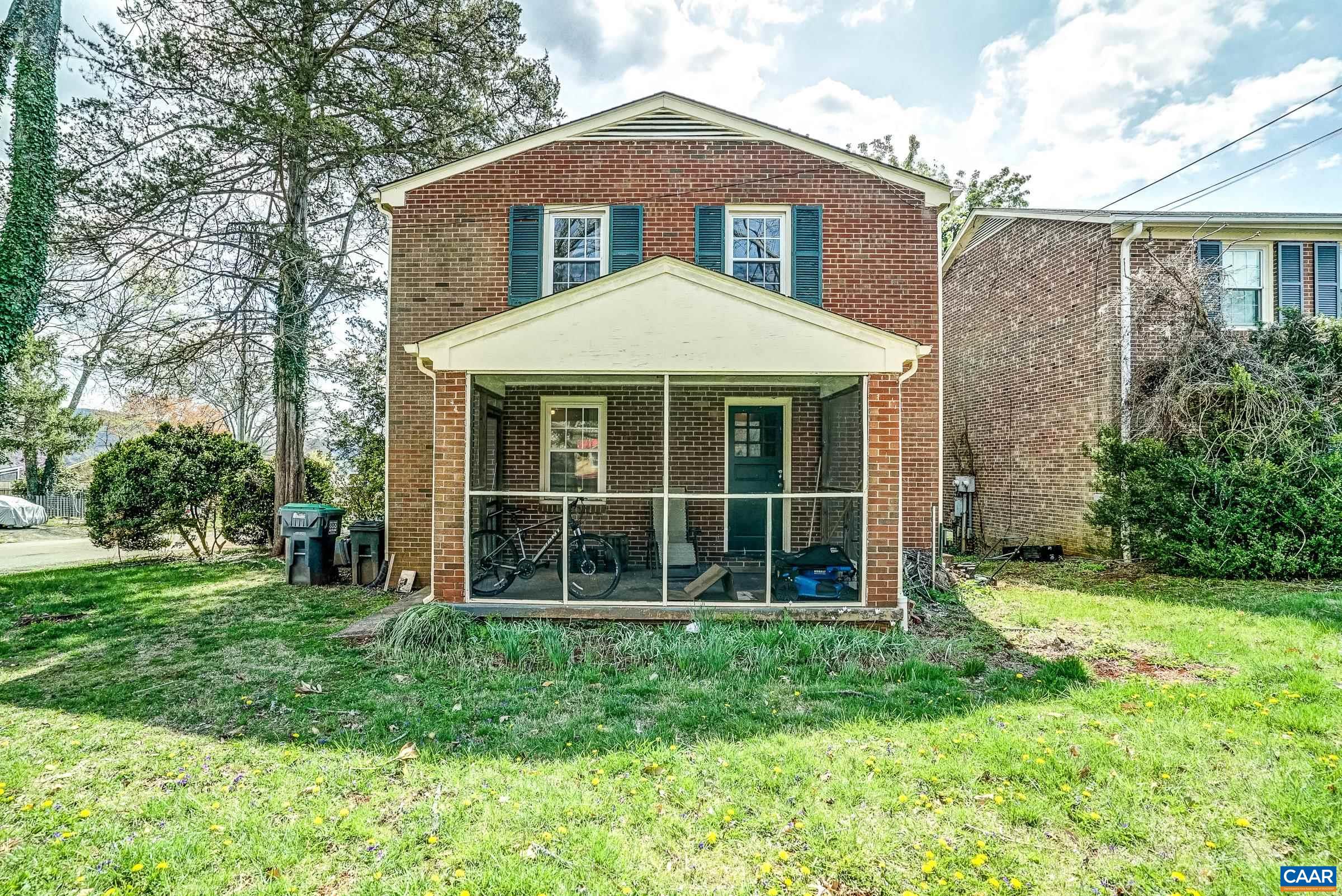 1040 LOCUST AVE Unit: A&B