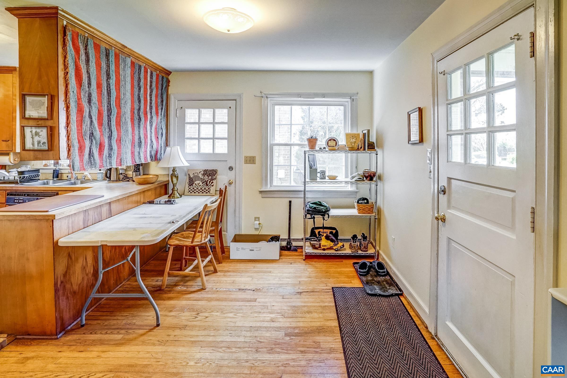 1040 LOCUST AVE Unit: A&B