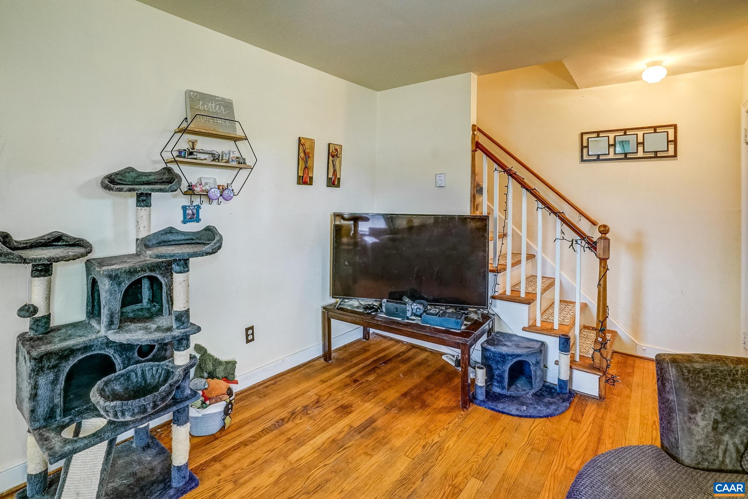 1040 LOCUST AVE Unit: A&B