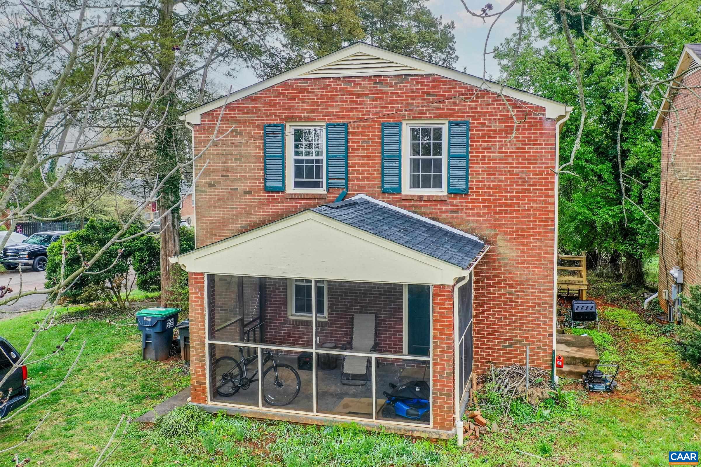 1040 LOCUST AVE Unit: A&B