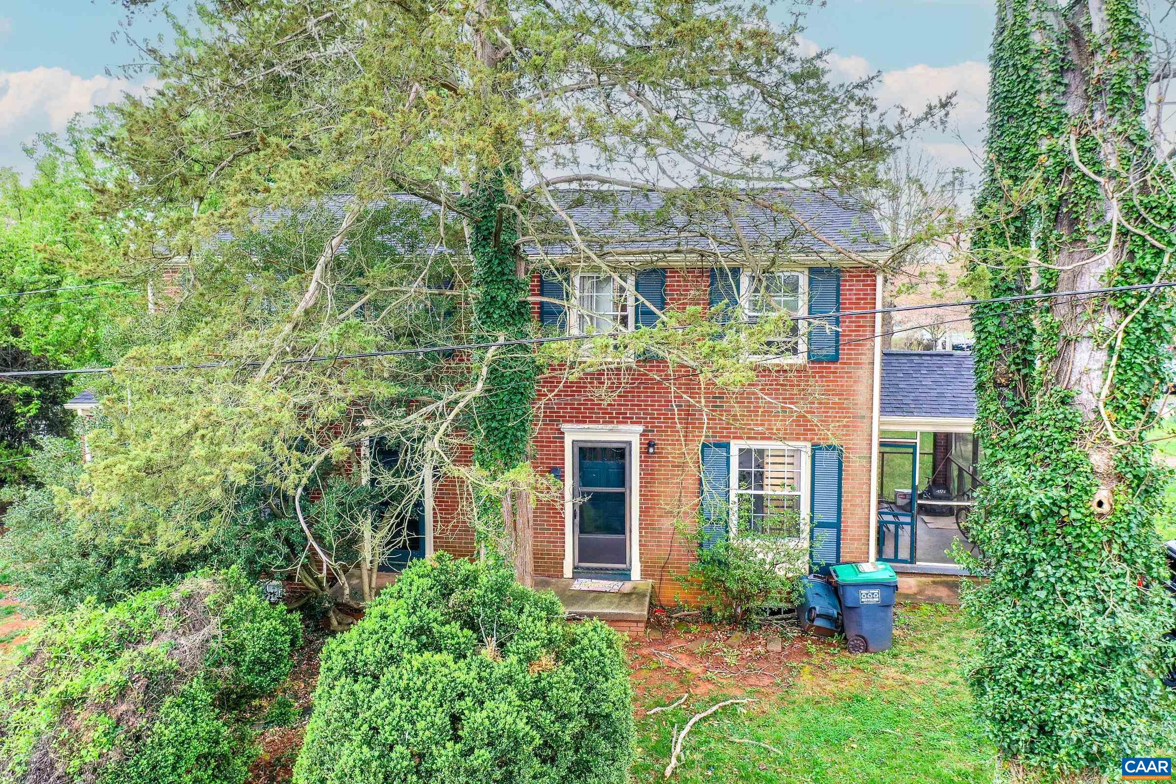 1040 LOCUST AVE Unit: A&B