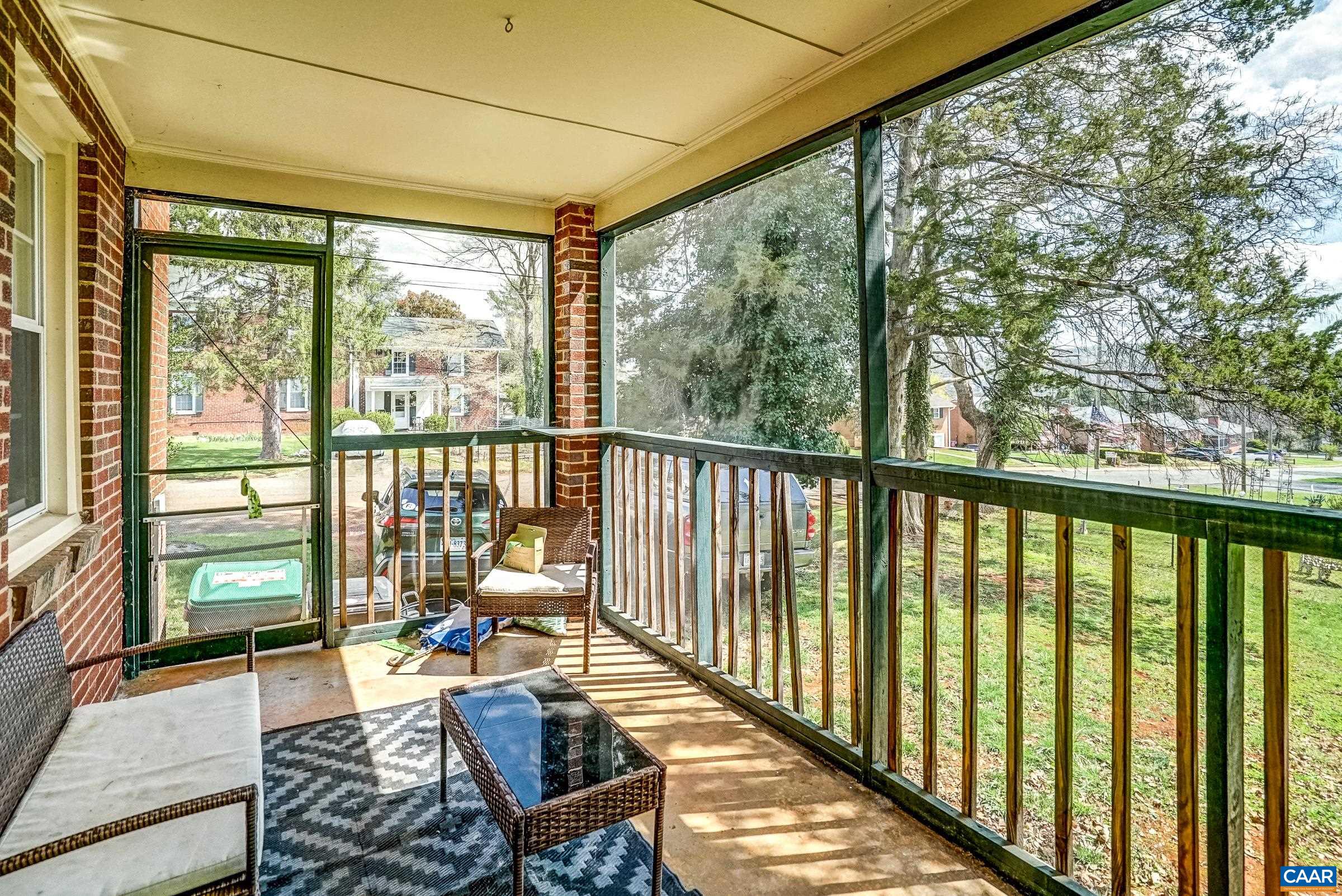 1040 LOCUST AVE Unit: A&B