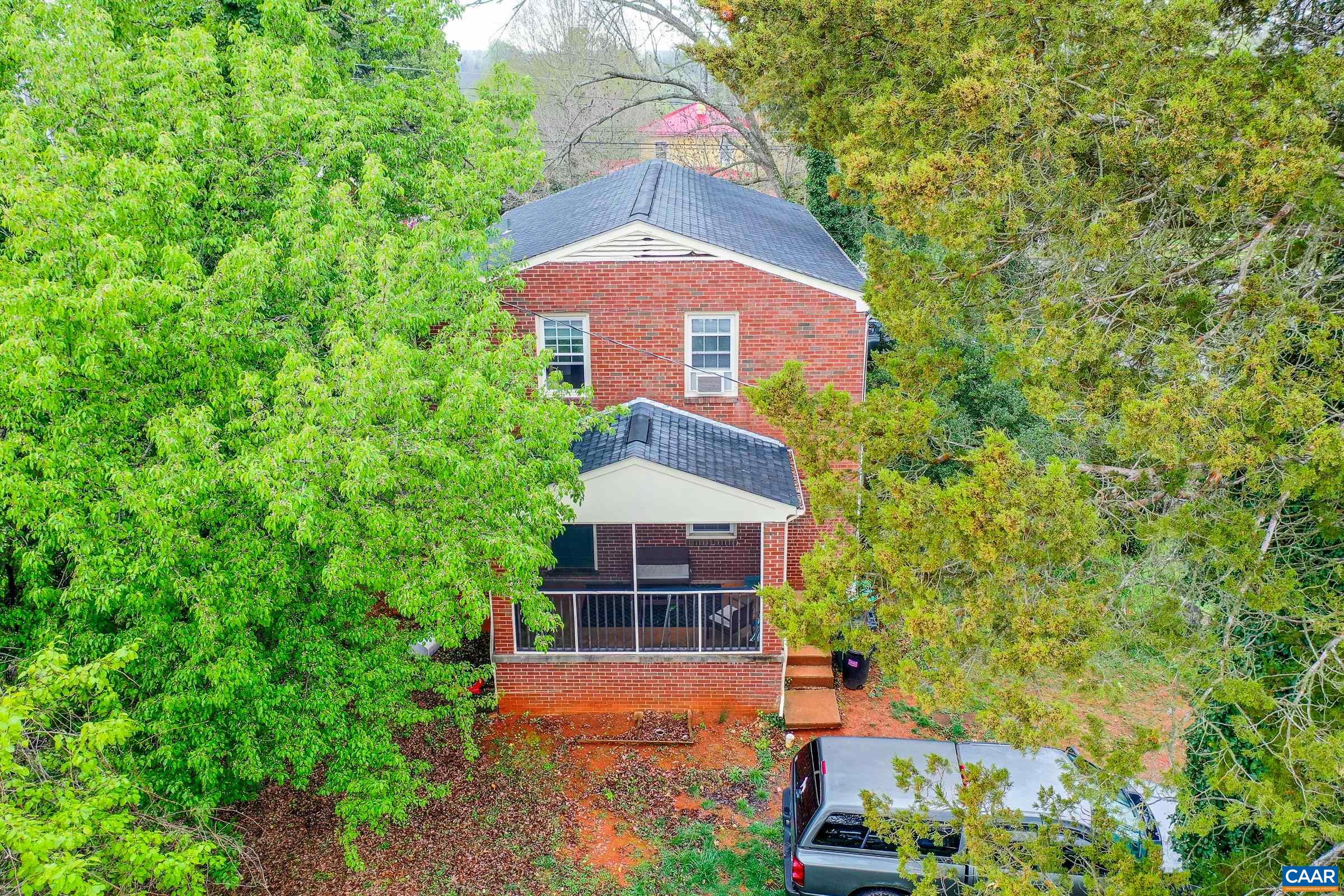 1040 LOCUST AVE Unit: A&B