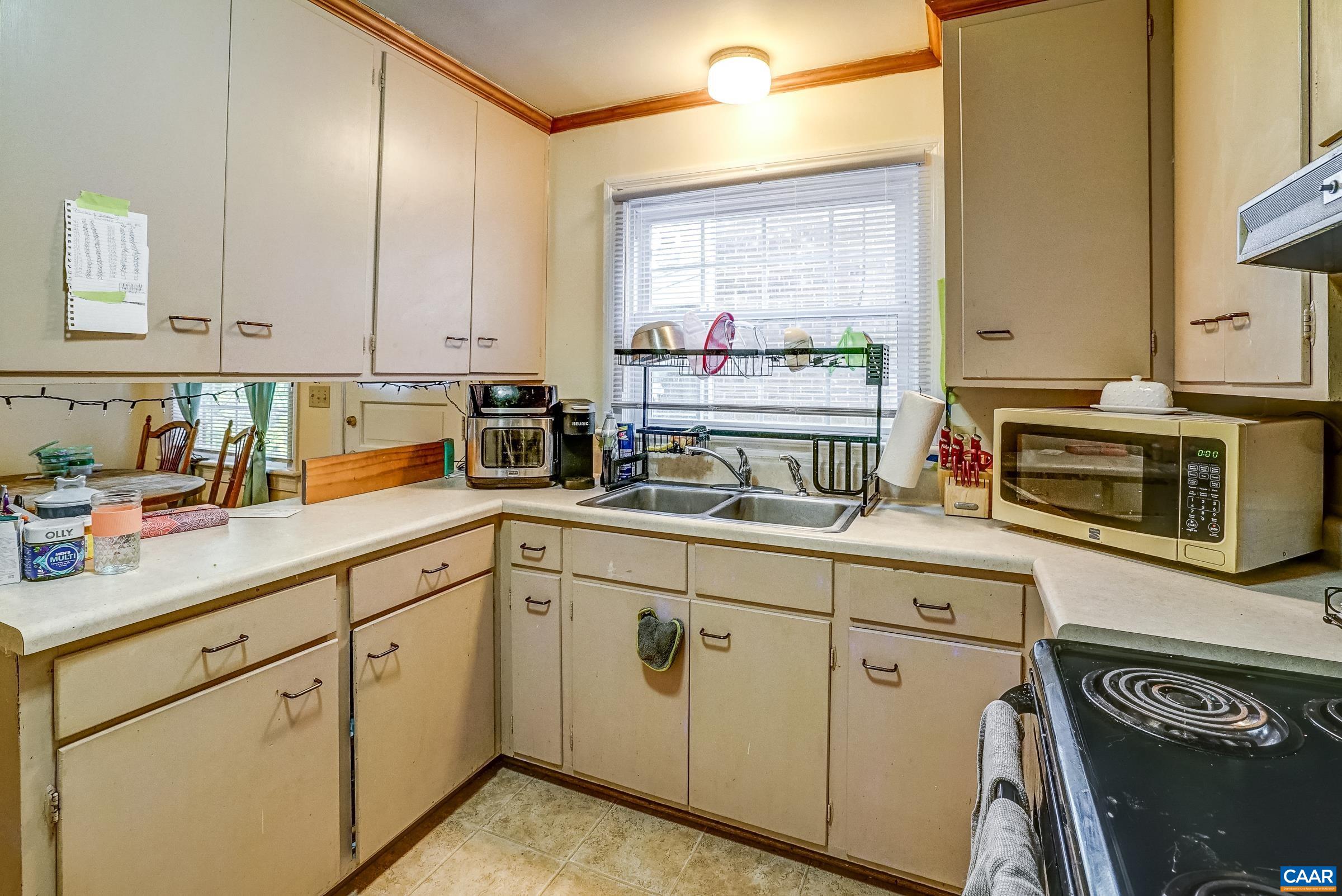 1040 LOCUST AVE Unit: A&B