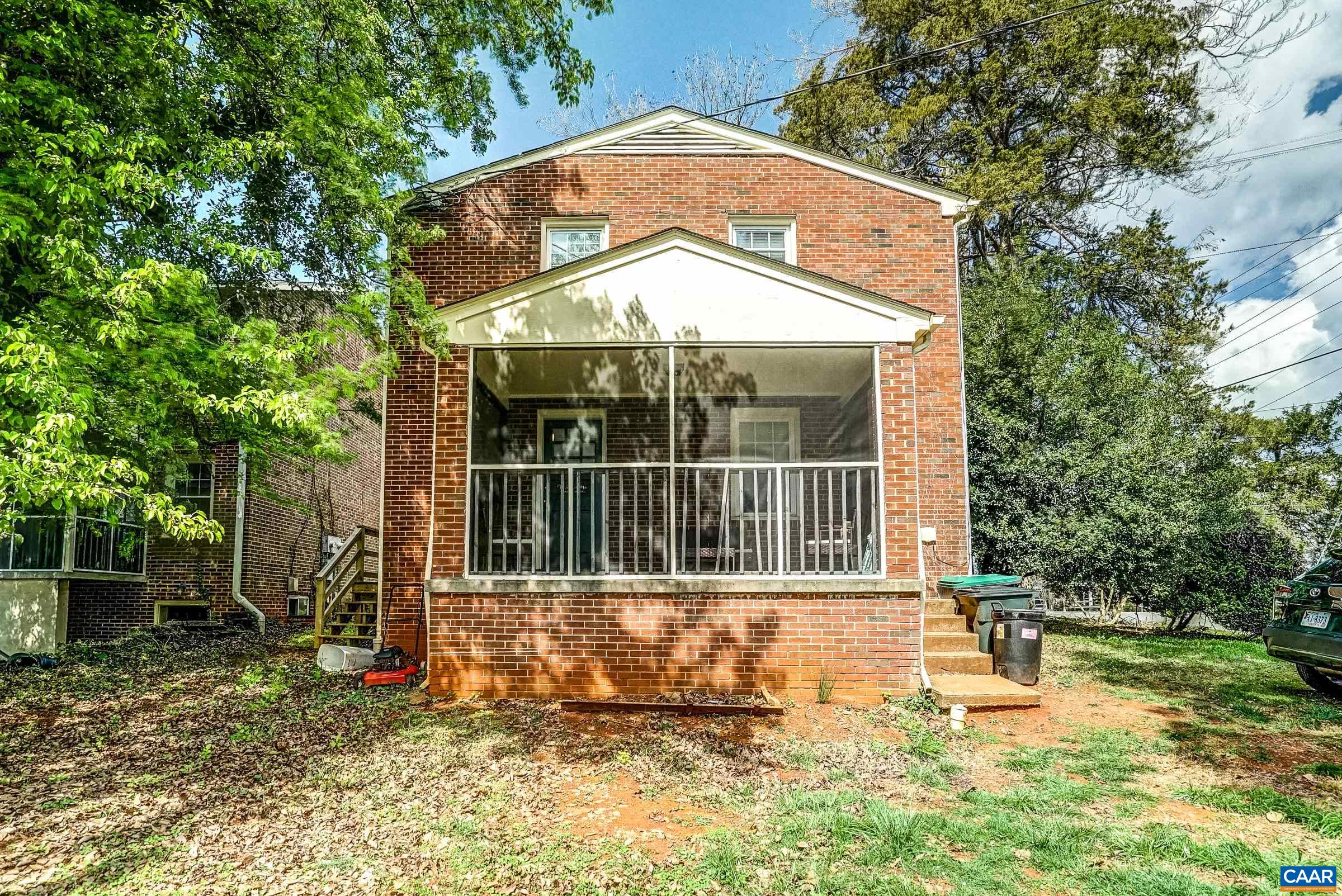 1040 LOCUST AVE Unit: A&B