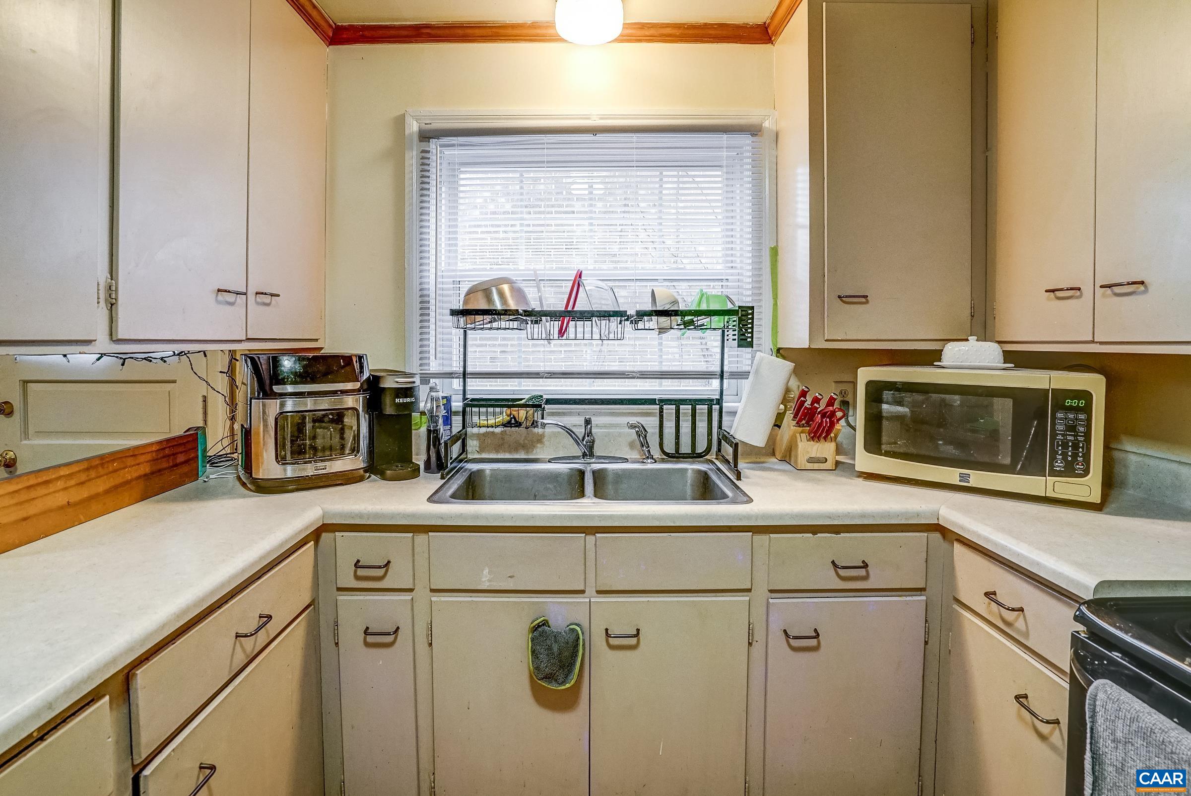 1040 LOCUST AVE Unit: A&B