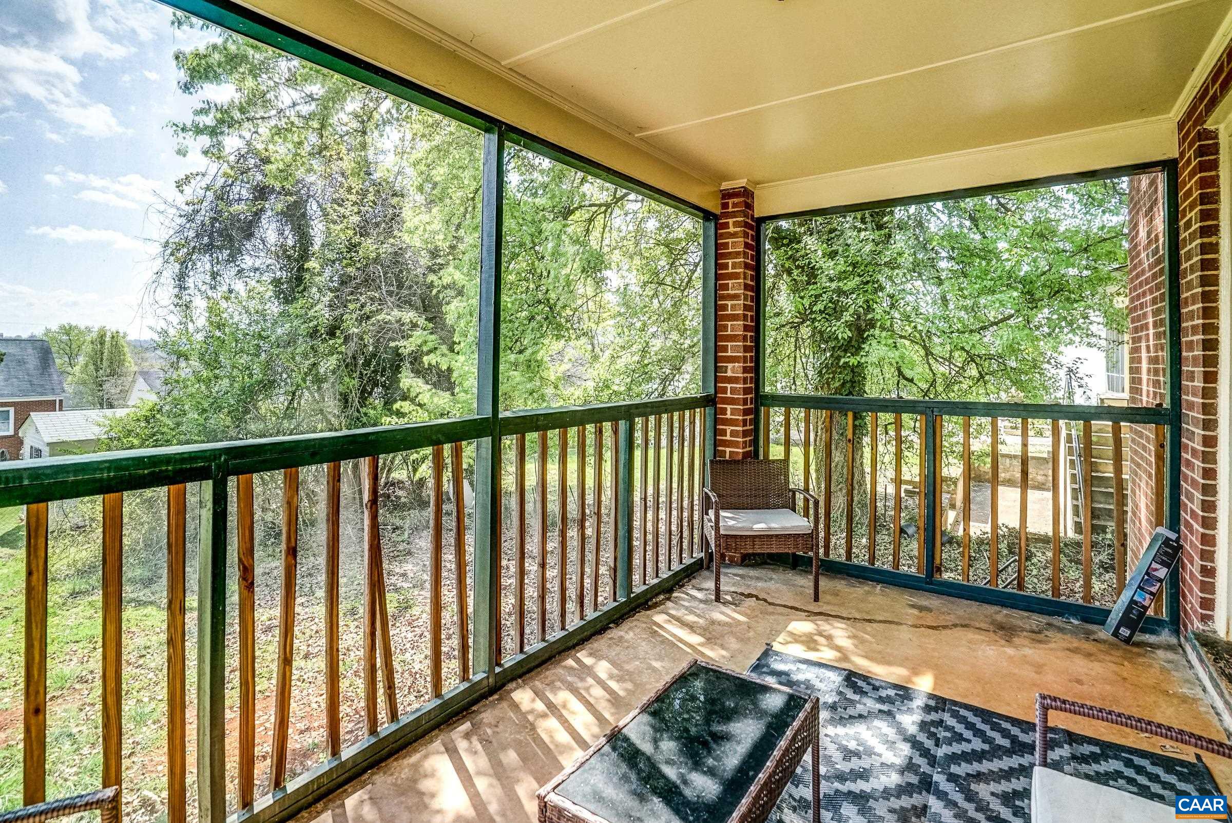 1040 LOCUST AVE Unit: A&B