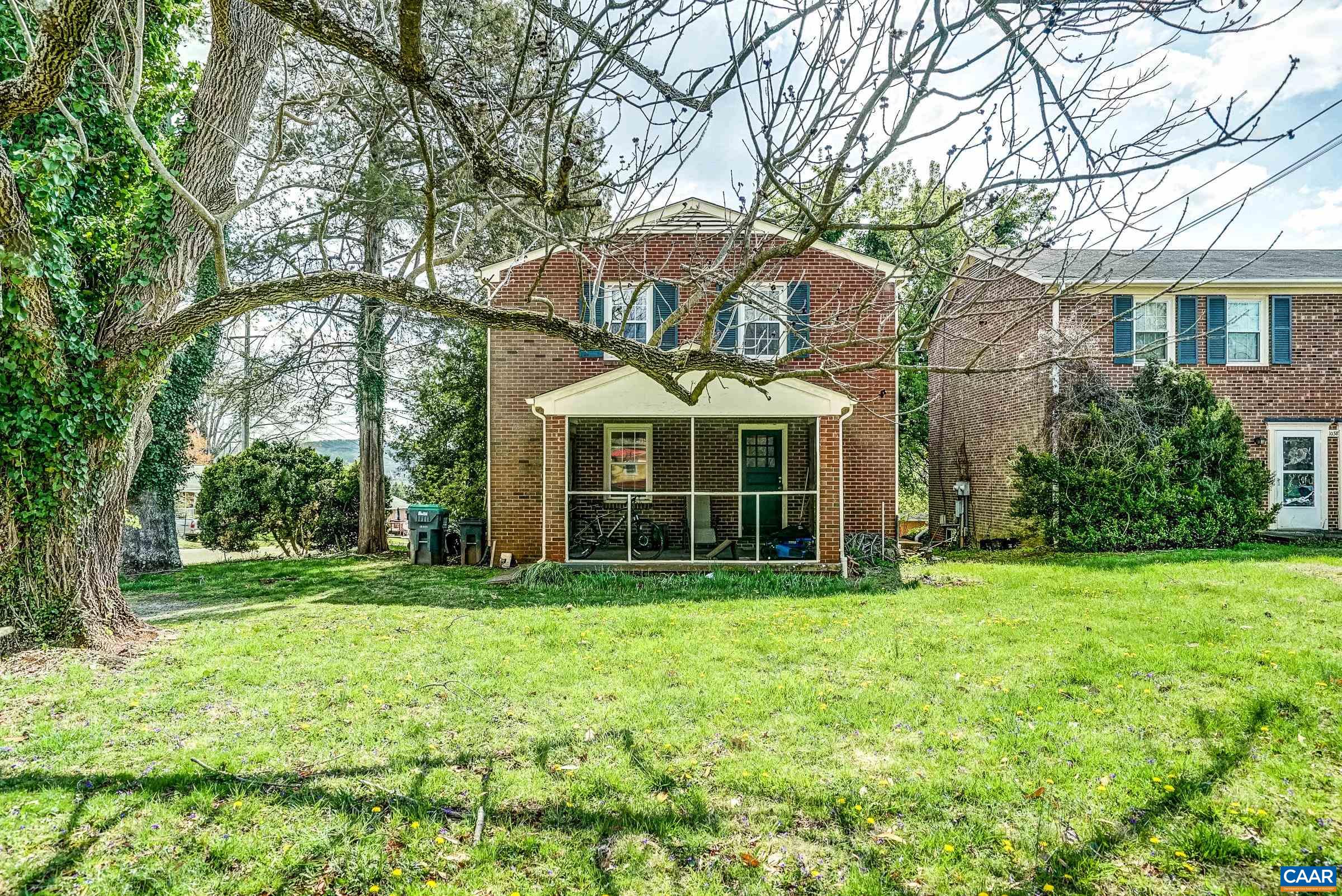 1040 LOCUST AVE Unit: A&B