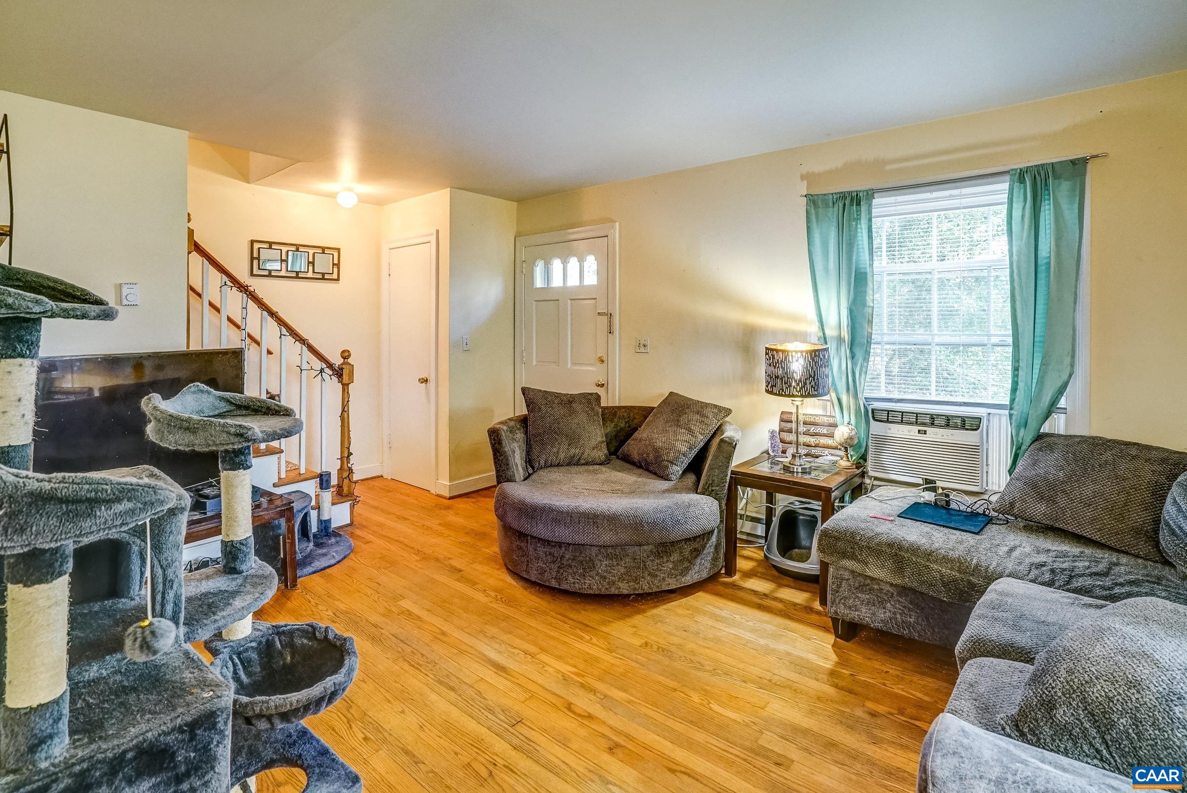 1040 LOCUST AVE Unit: A&B