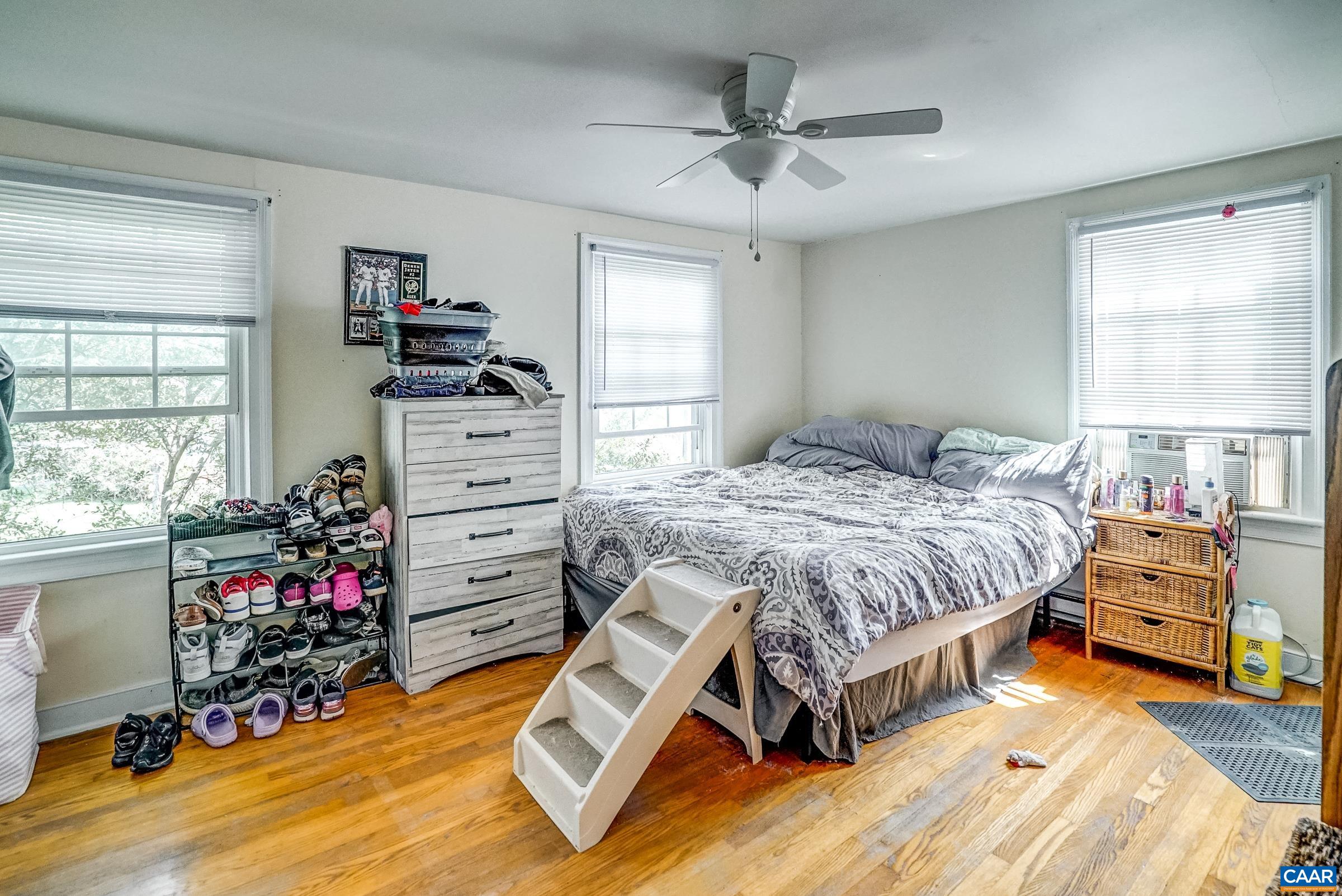 1040 LOCUST AVE Unit: A&B