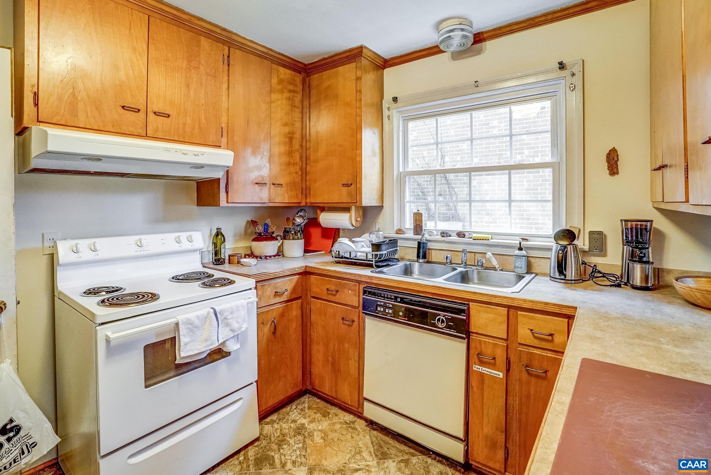 1040 LOCUST AVE Unit: A&B