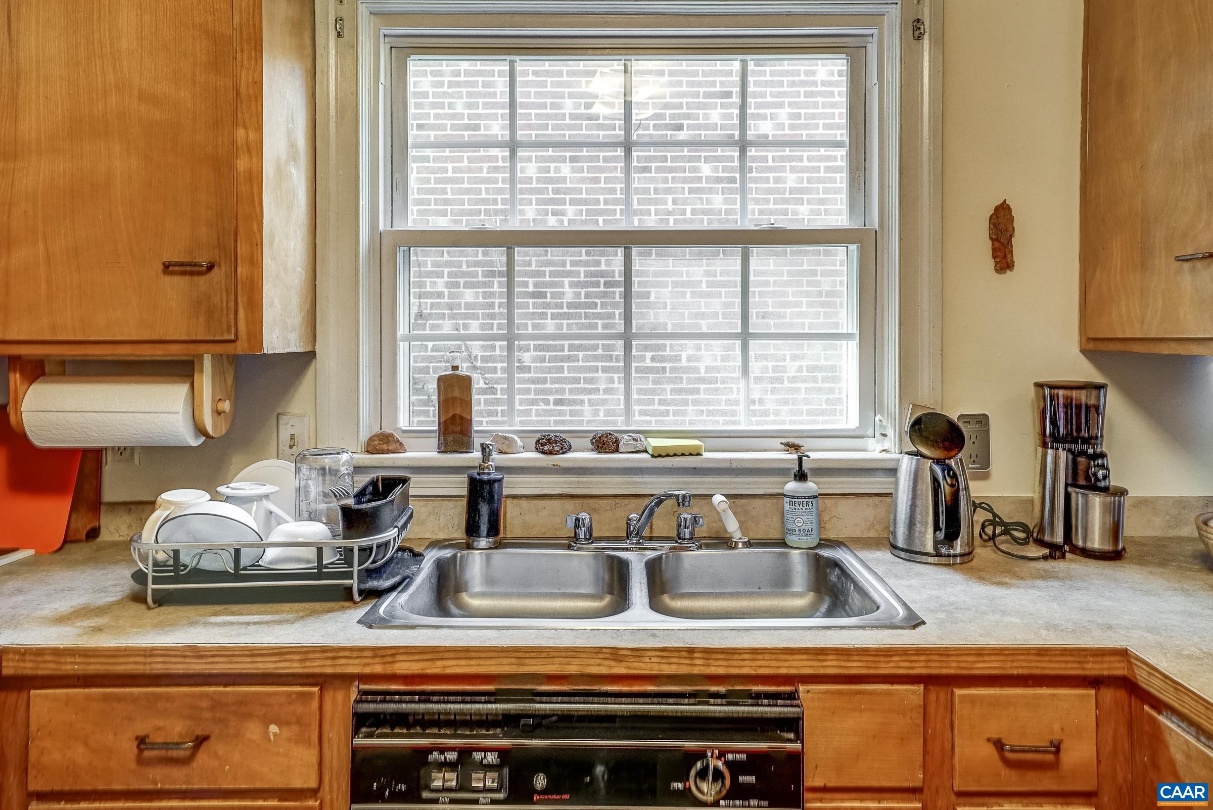 1040 LOCUST AVE Unit: A&B