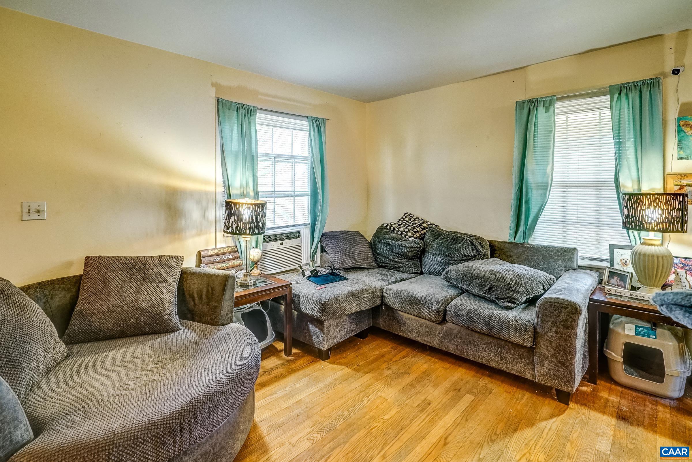 1040 LOCUST AVE Unit: A&B