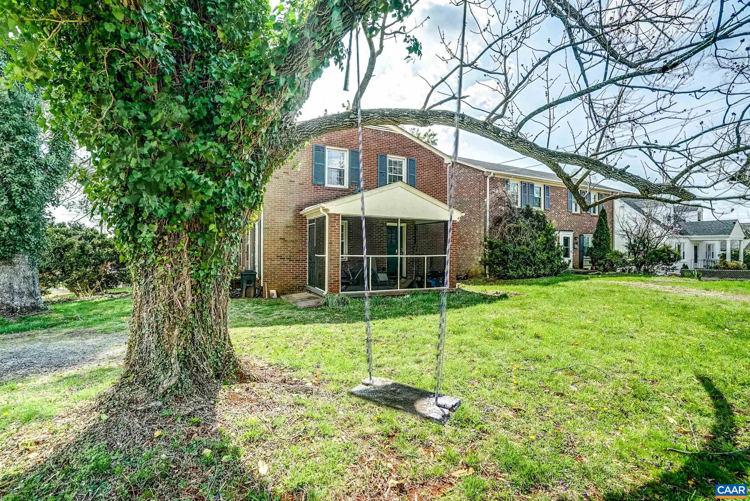 1040 LOCUST AVE Unit: A&B