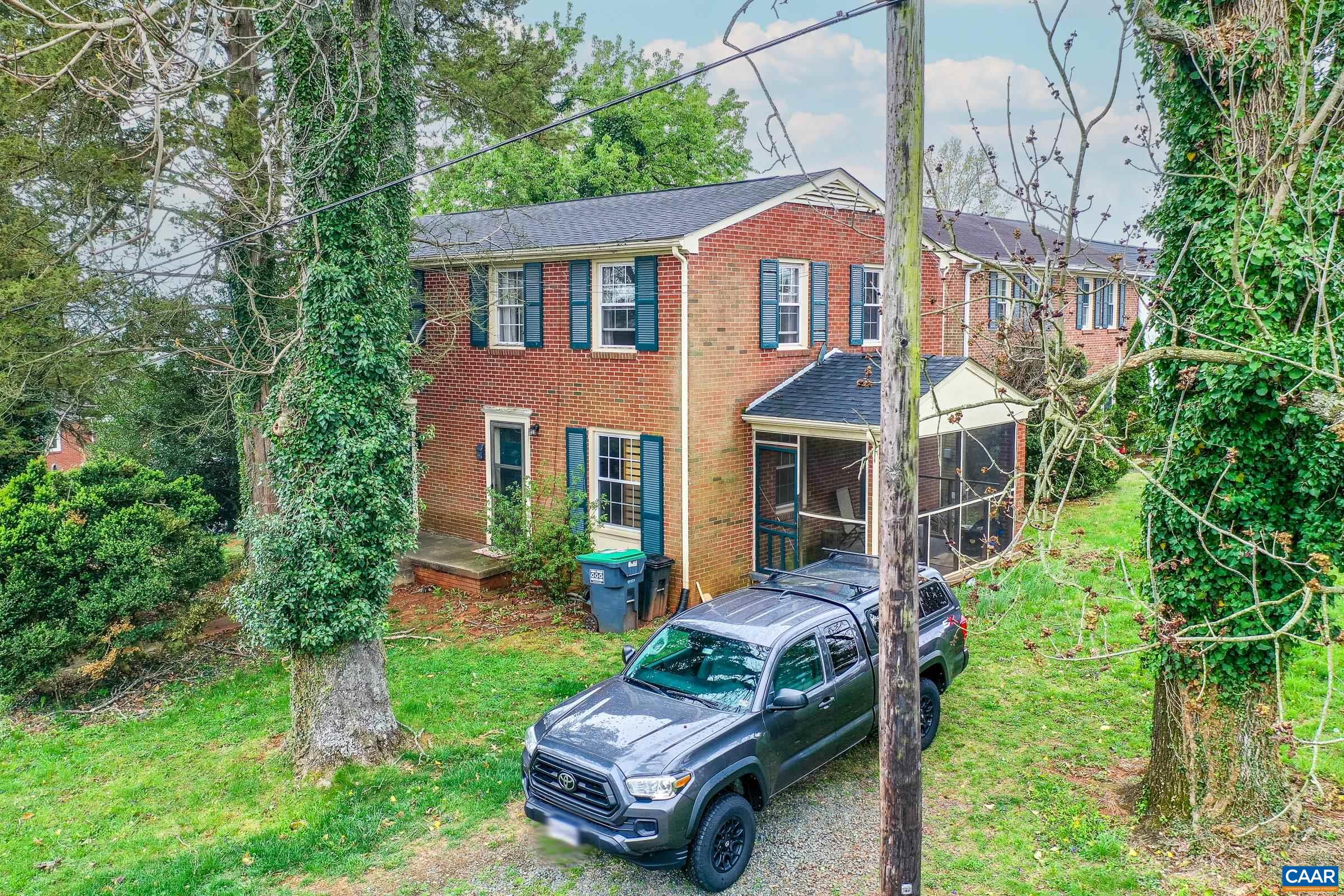 1040 LOCUST AVE Unit: A&B