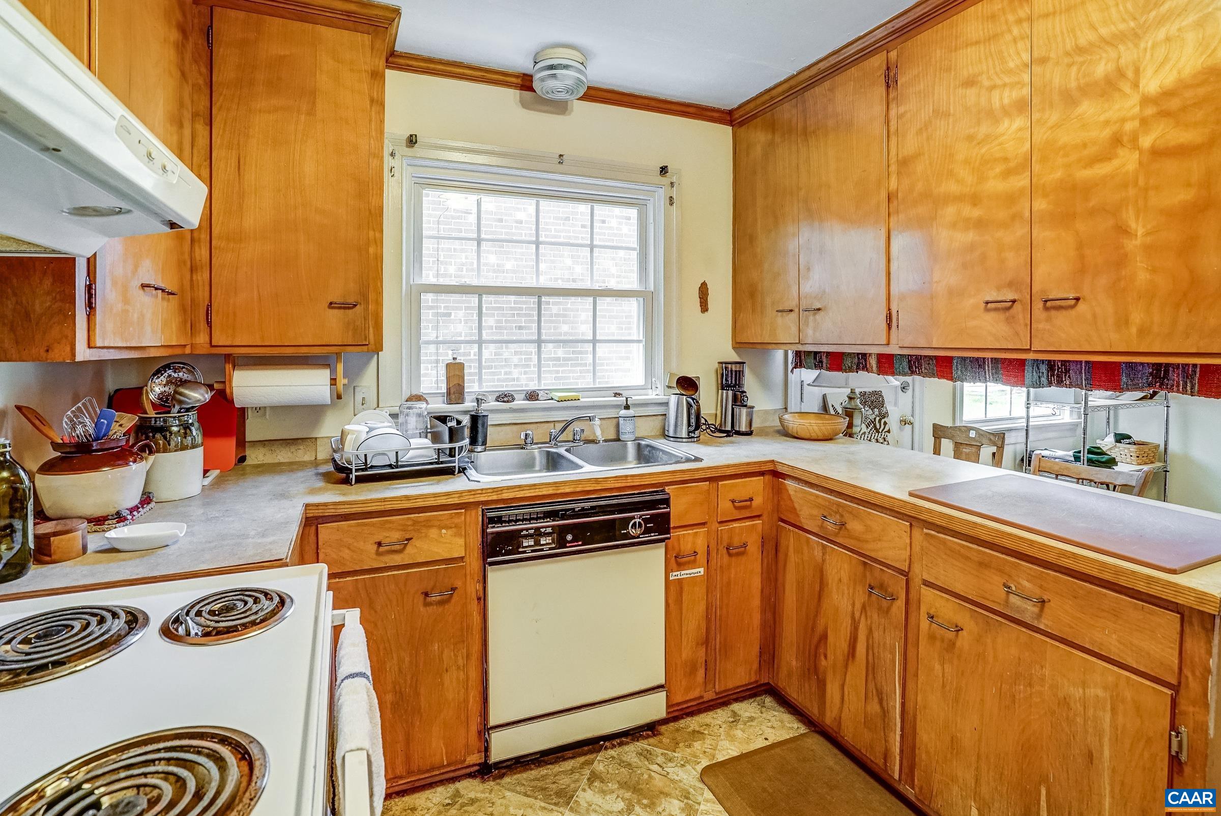 1040 LOCUST AVE Unit: A&B