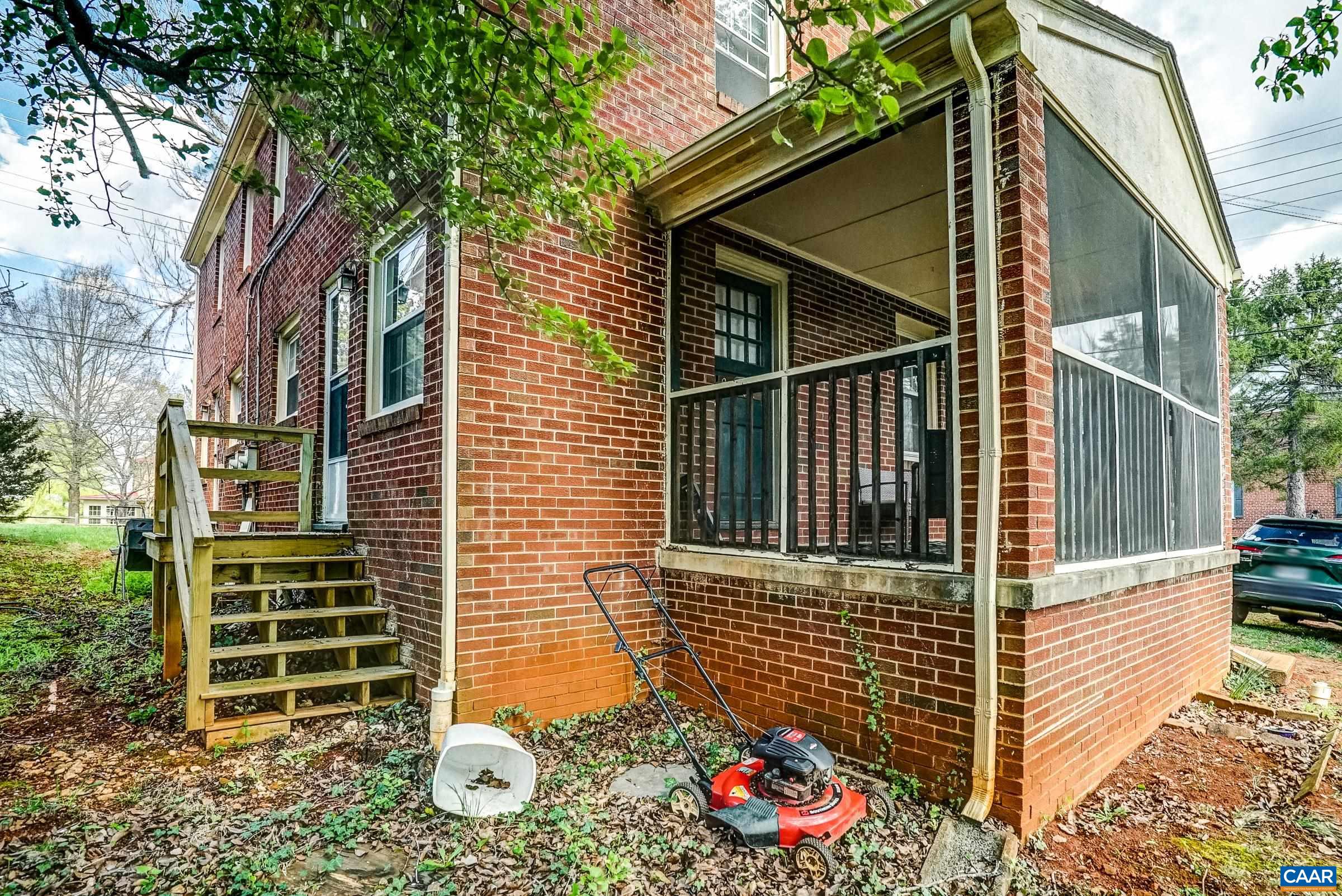 1040 LOCUST AVE Unit: A&B