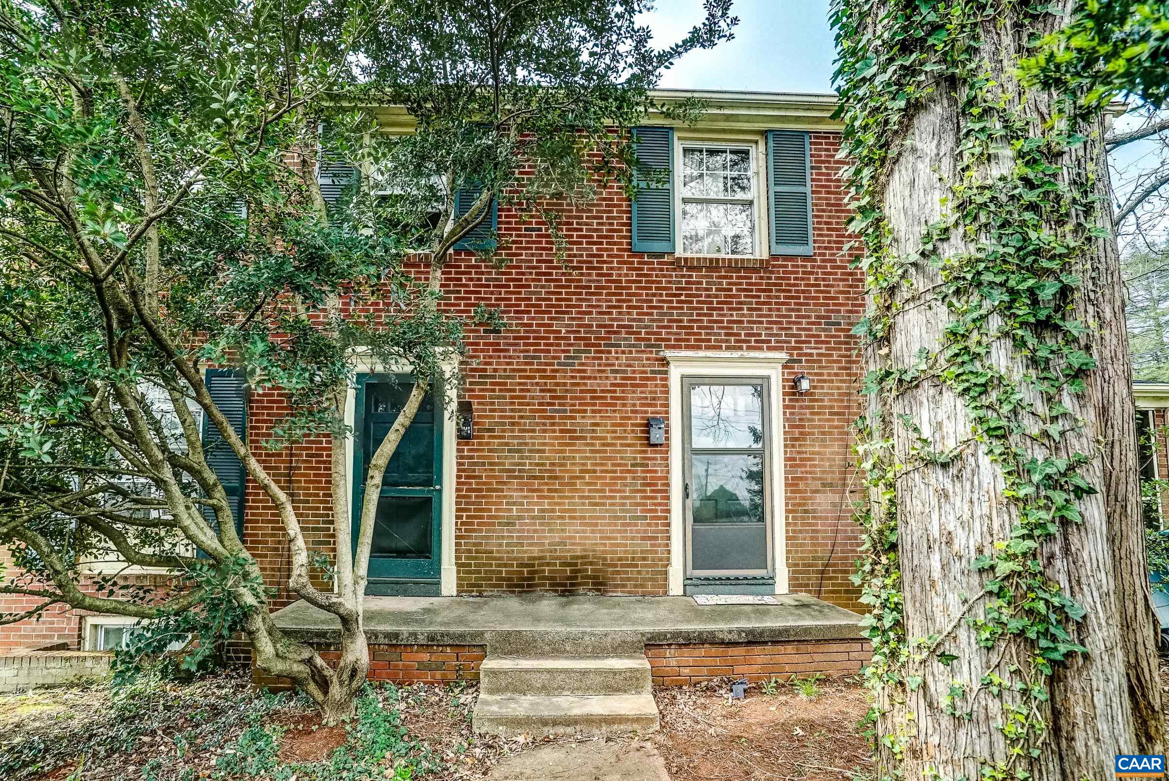 1040 LOCUST AVE Unit: A&B