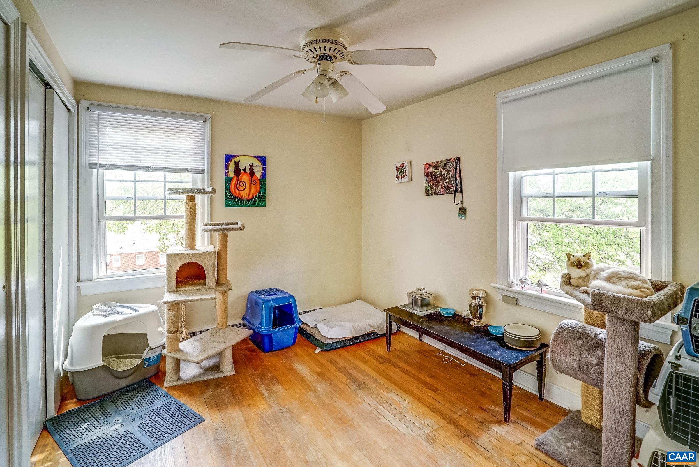 1040 LOCUST AVE Unit: A&B