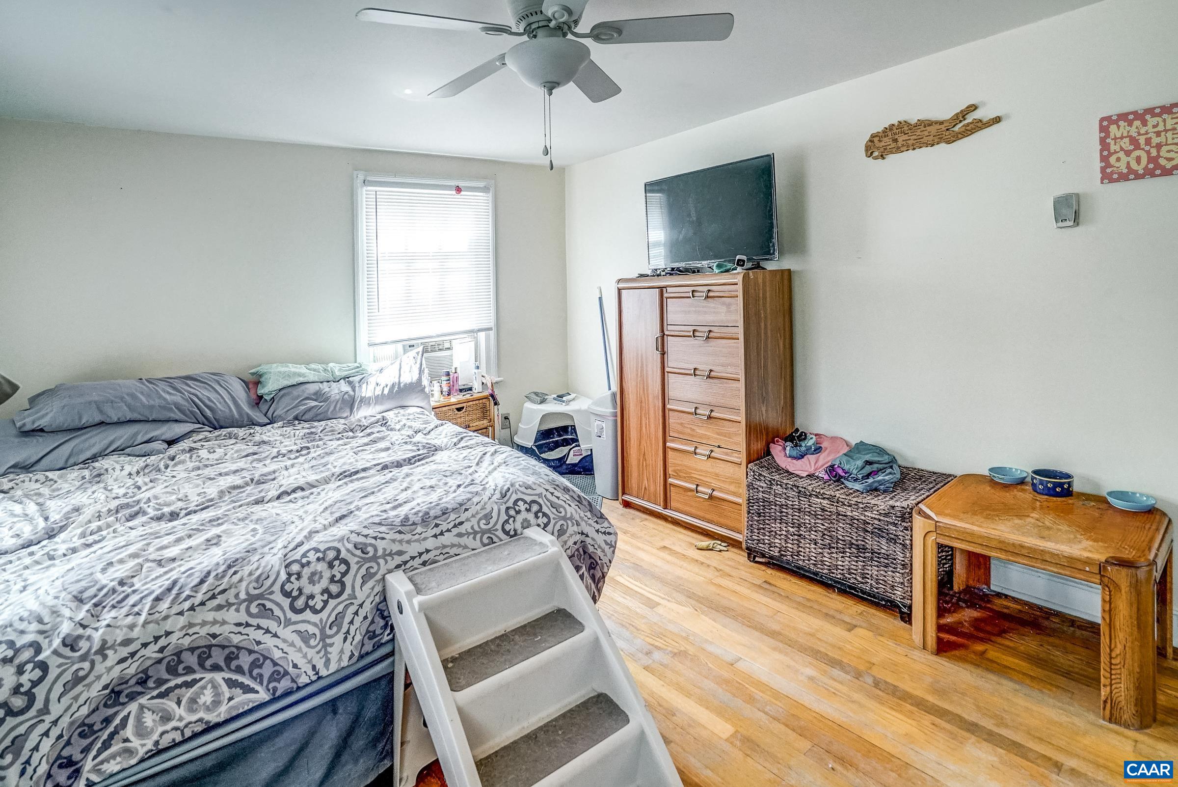 1040 LOCUST AVE Unit: A&B