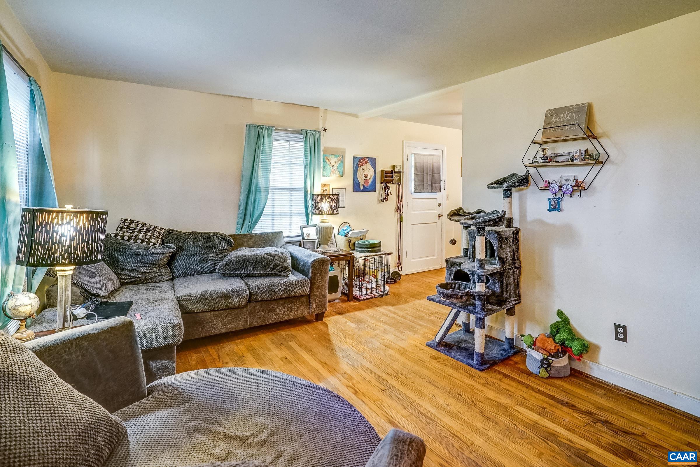 1040 LOCUST AVE Unit: A&B