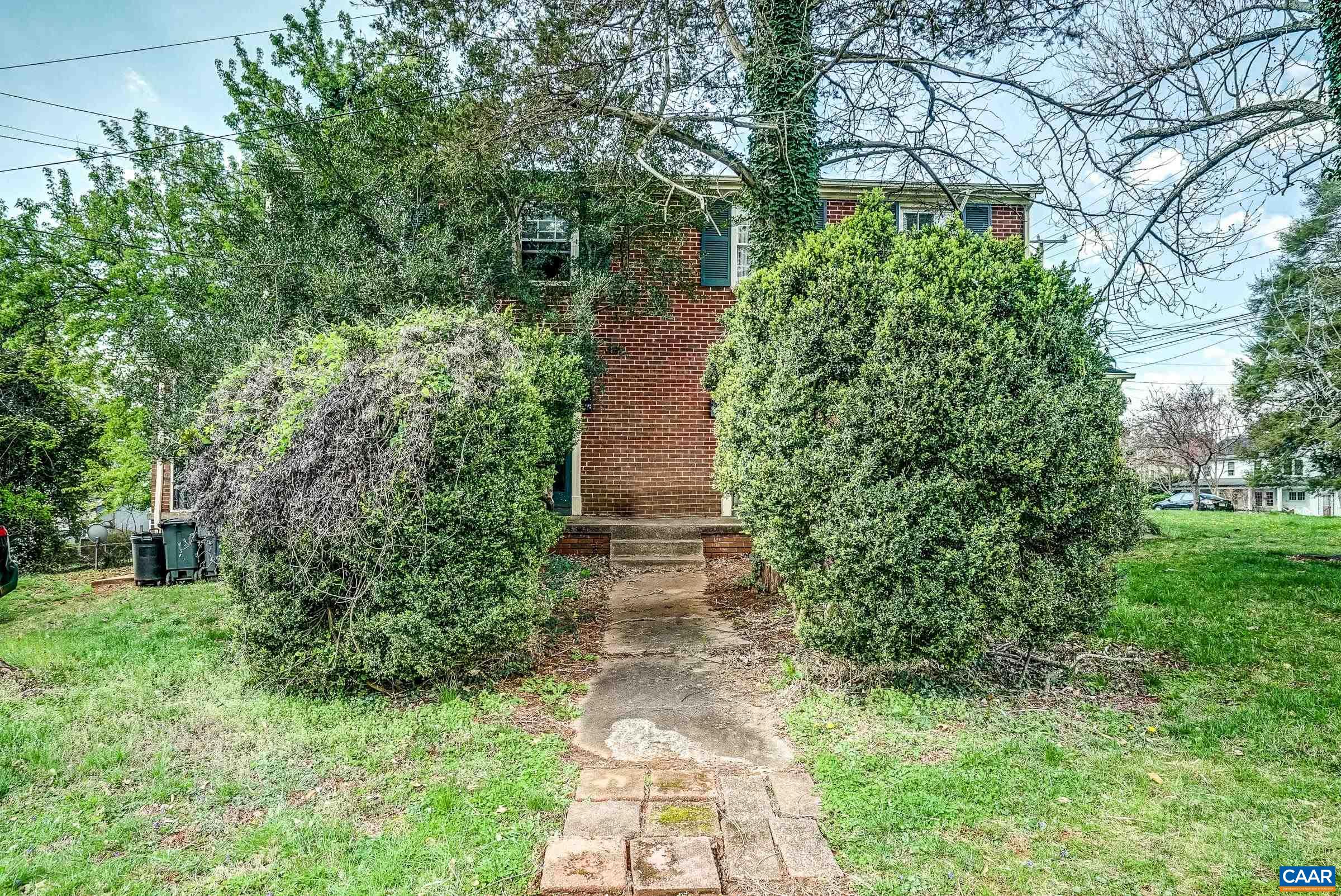 1040 LOCUST AVE Unit: A&B