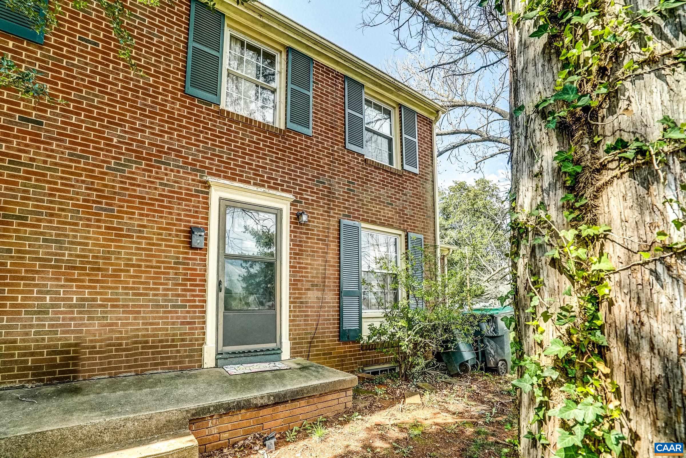 1040 LOCUST AVE Unit: A&B