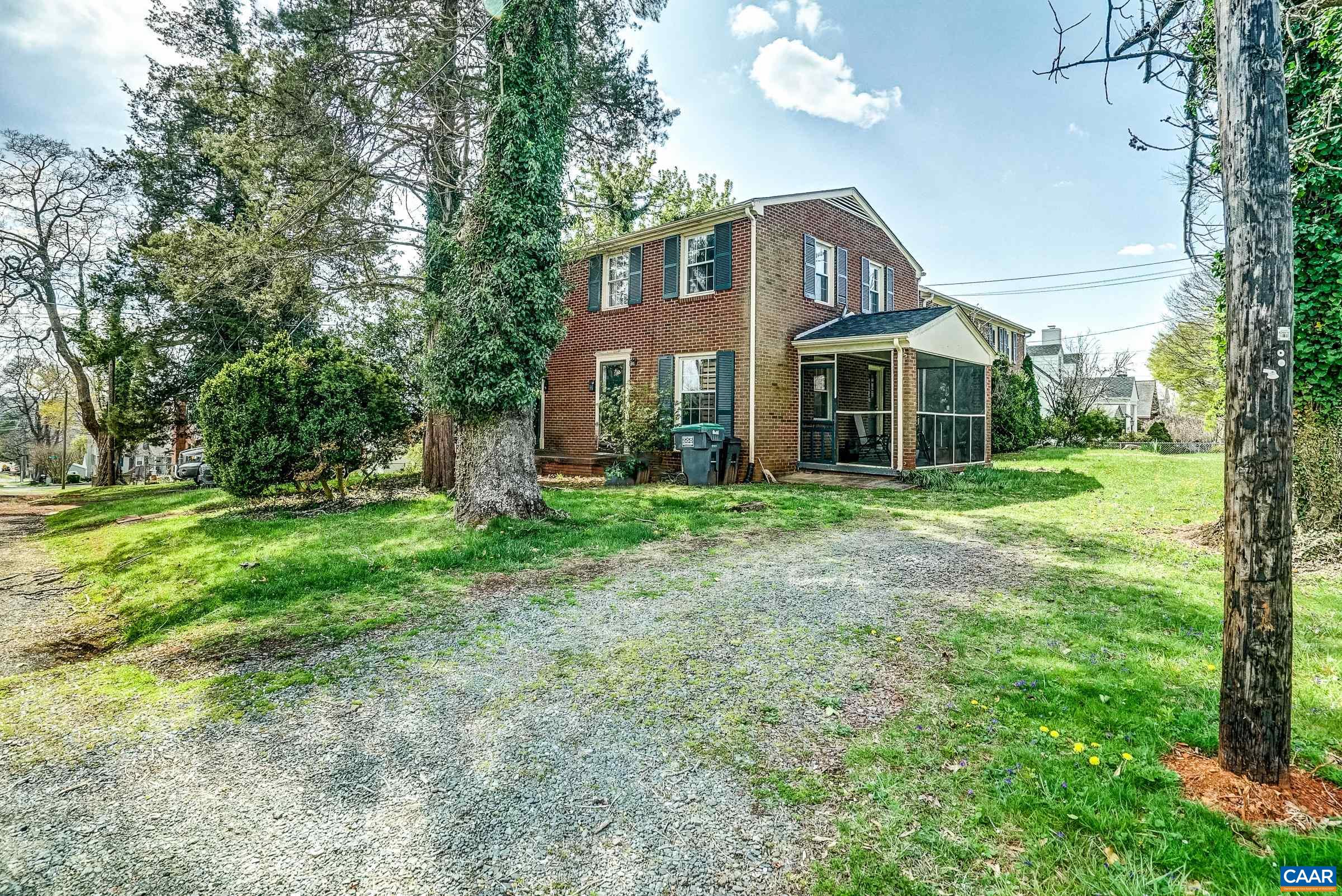 1040 LOCUST AVE Unit: A&B