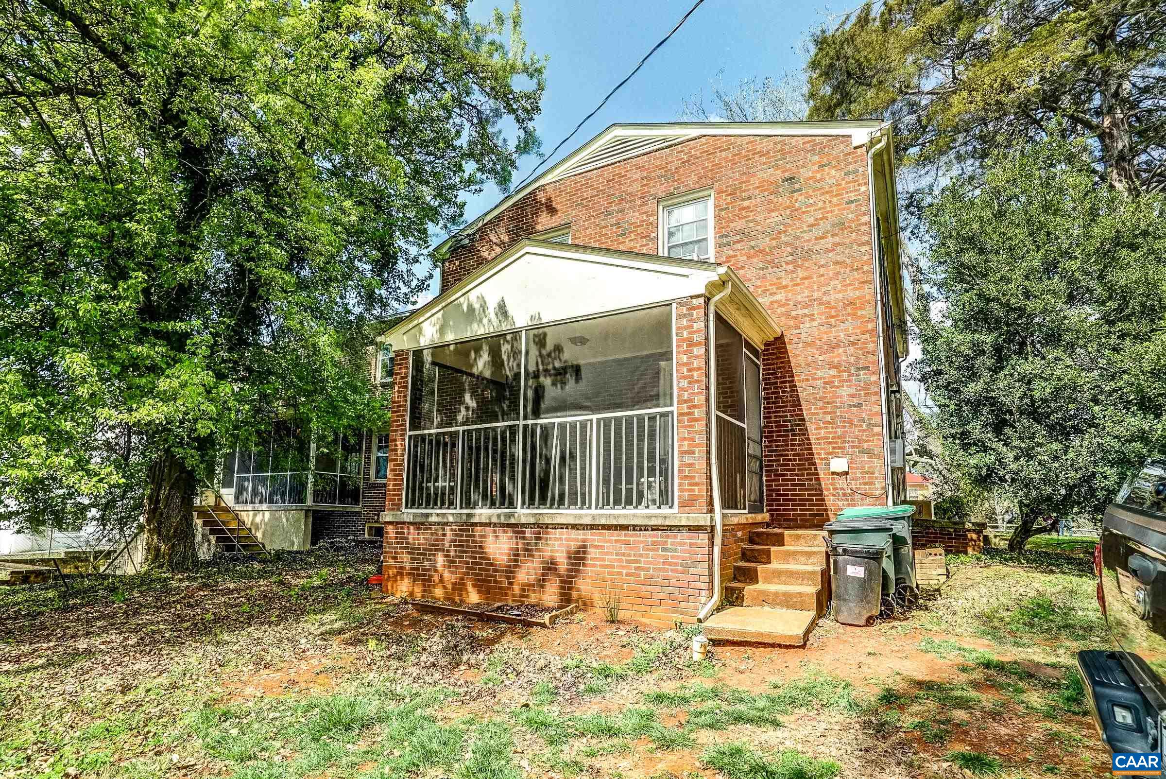 1040 LOCUST AVE Unit: A&B