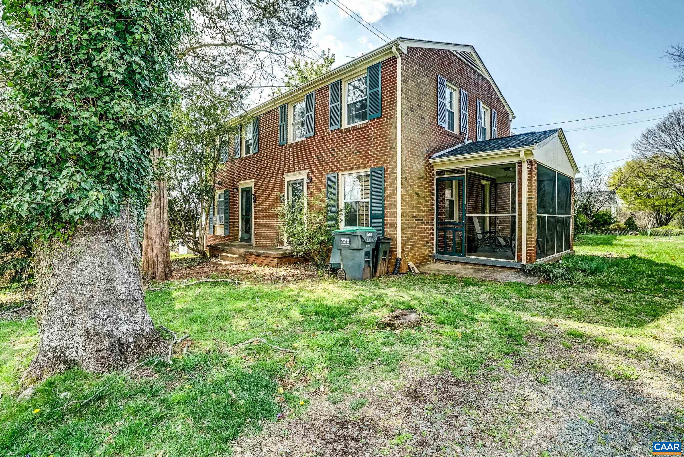 1040 LOCUST AVE Unit: A&B