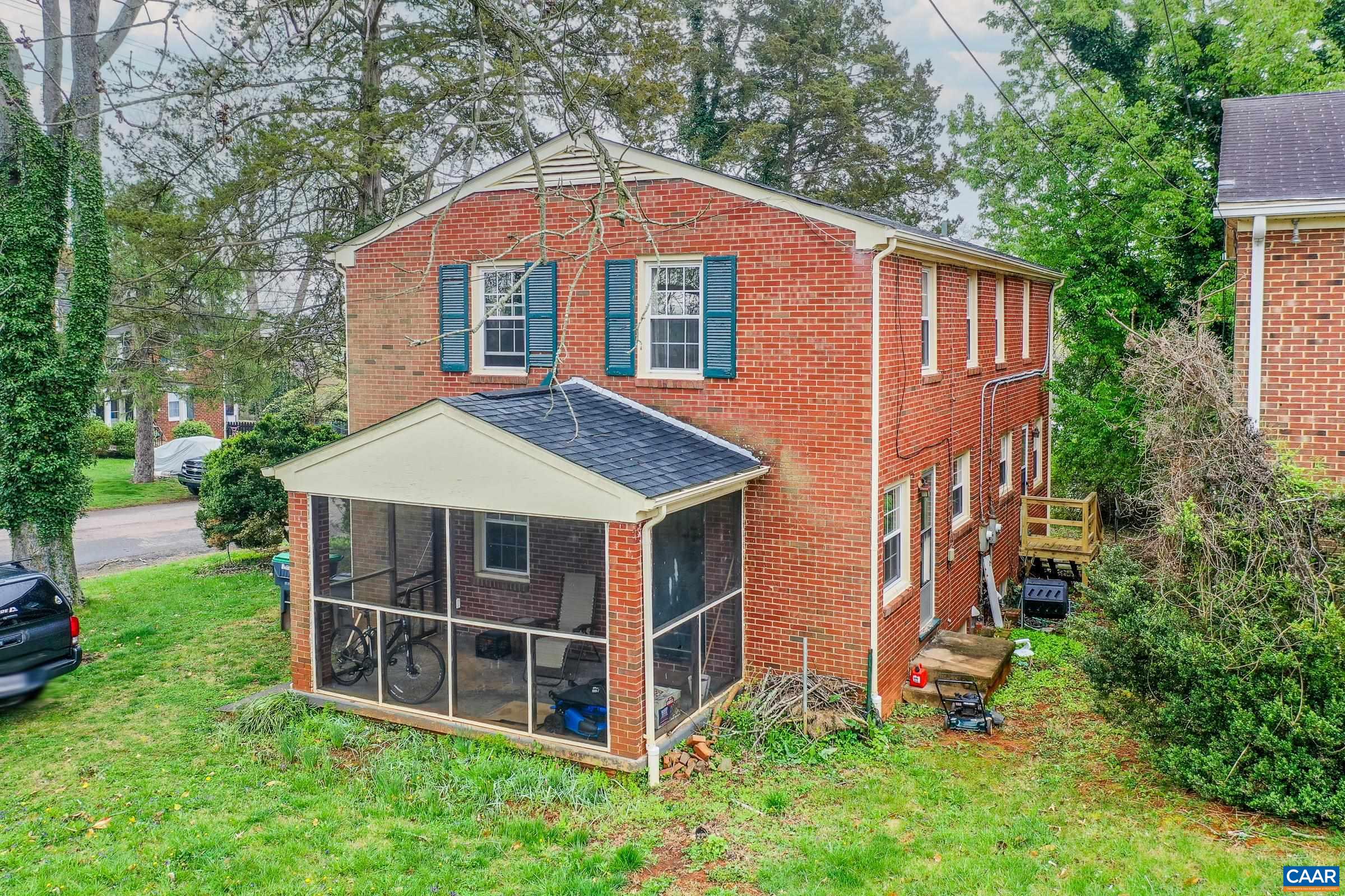 1040 LOCUST AVE Unit: A&B