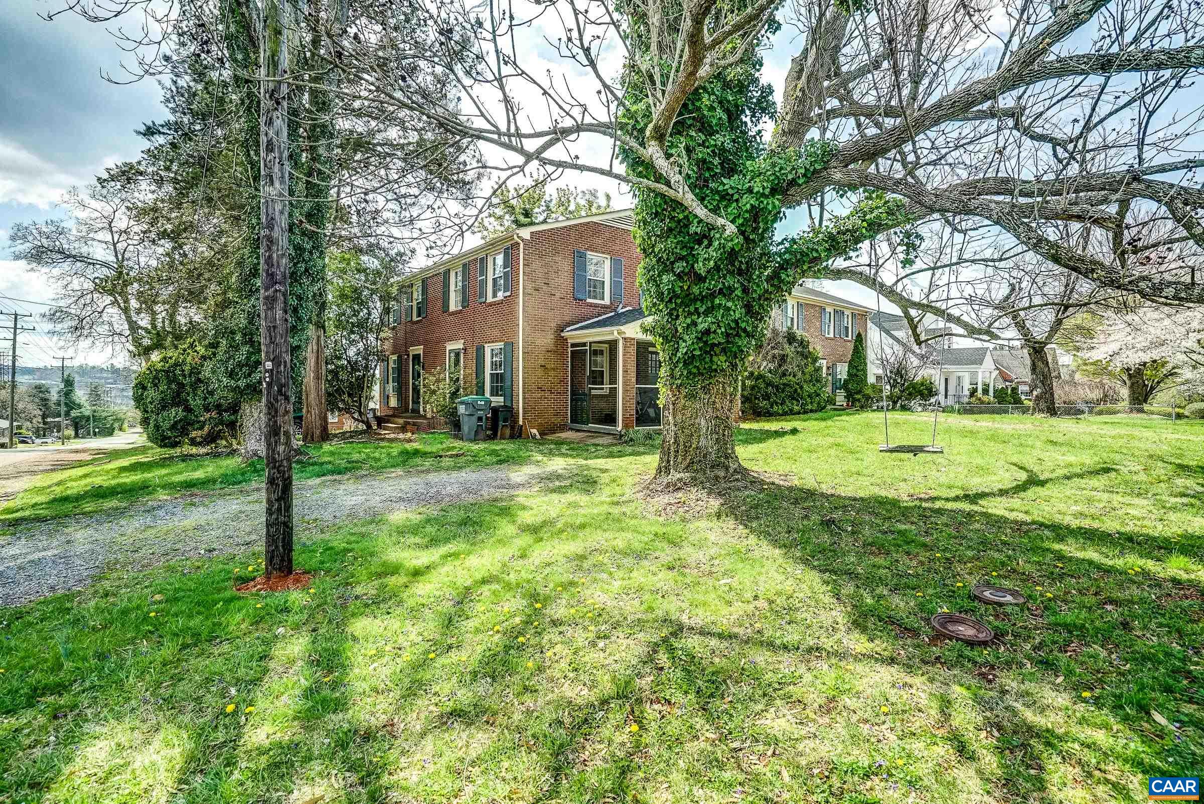 1040 LOCUST AVE Unit: A&B