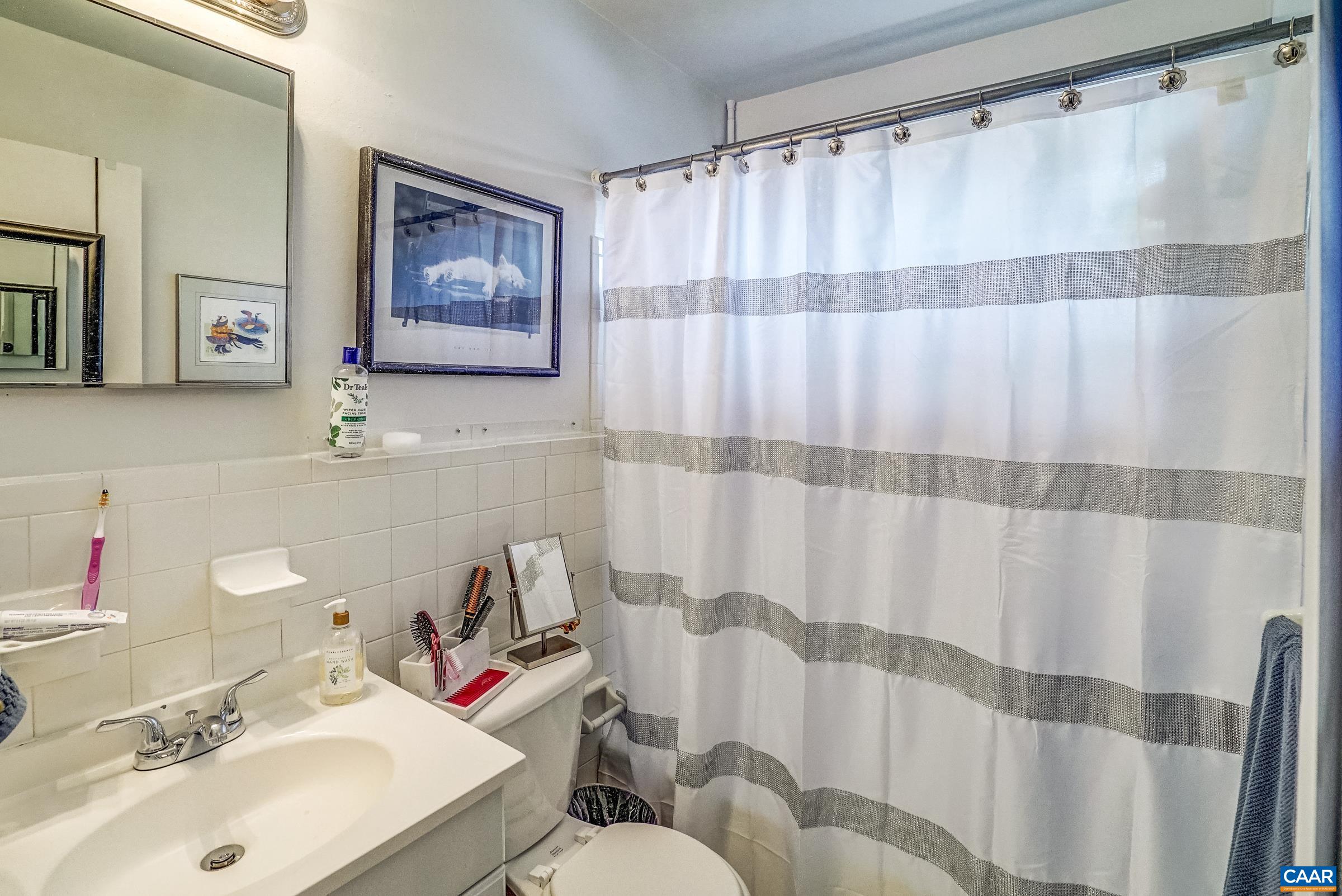 1038 LOCUST AVE Unit: A&B