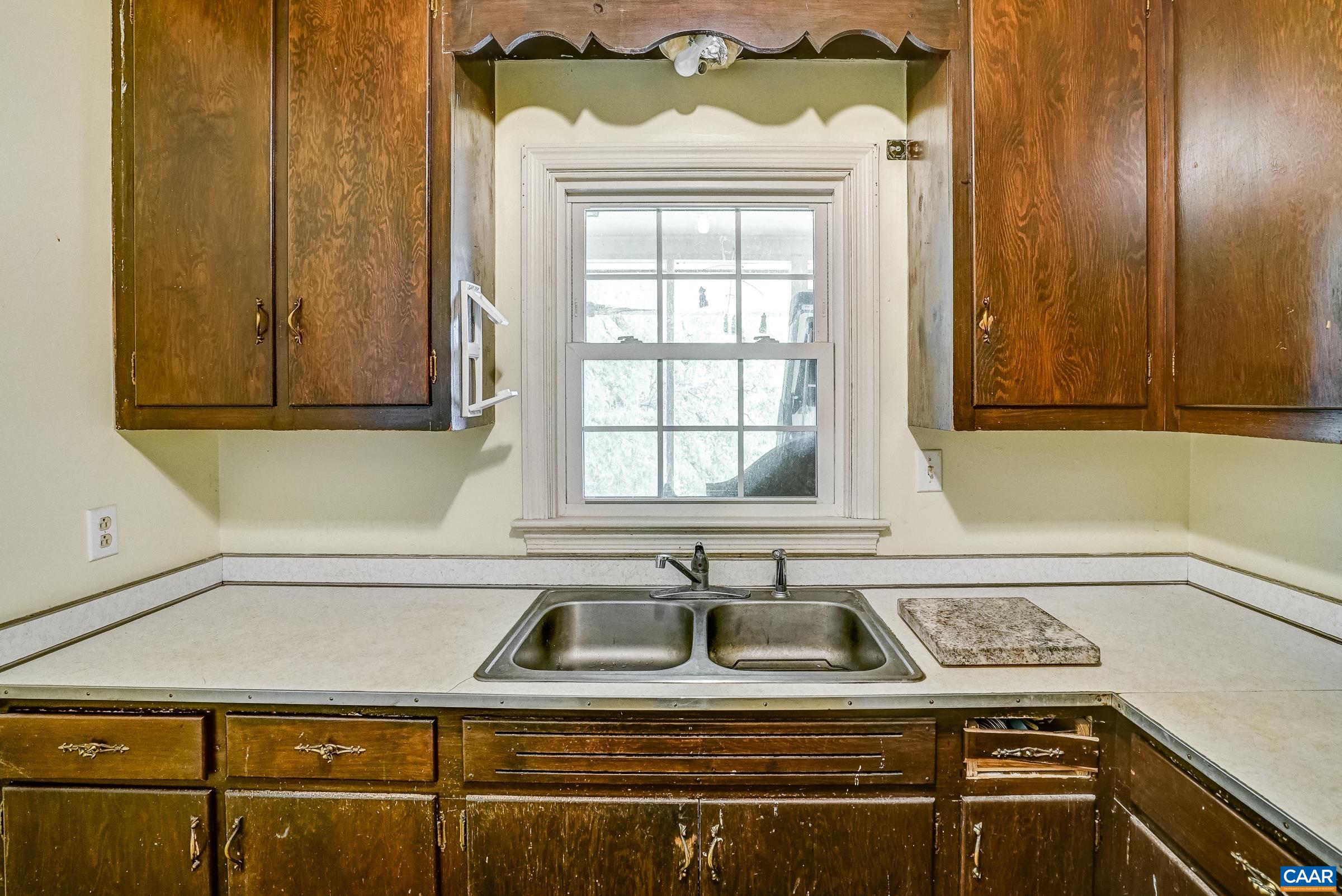 1038 LOCUST AVE Unit: A&B