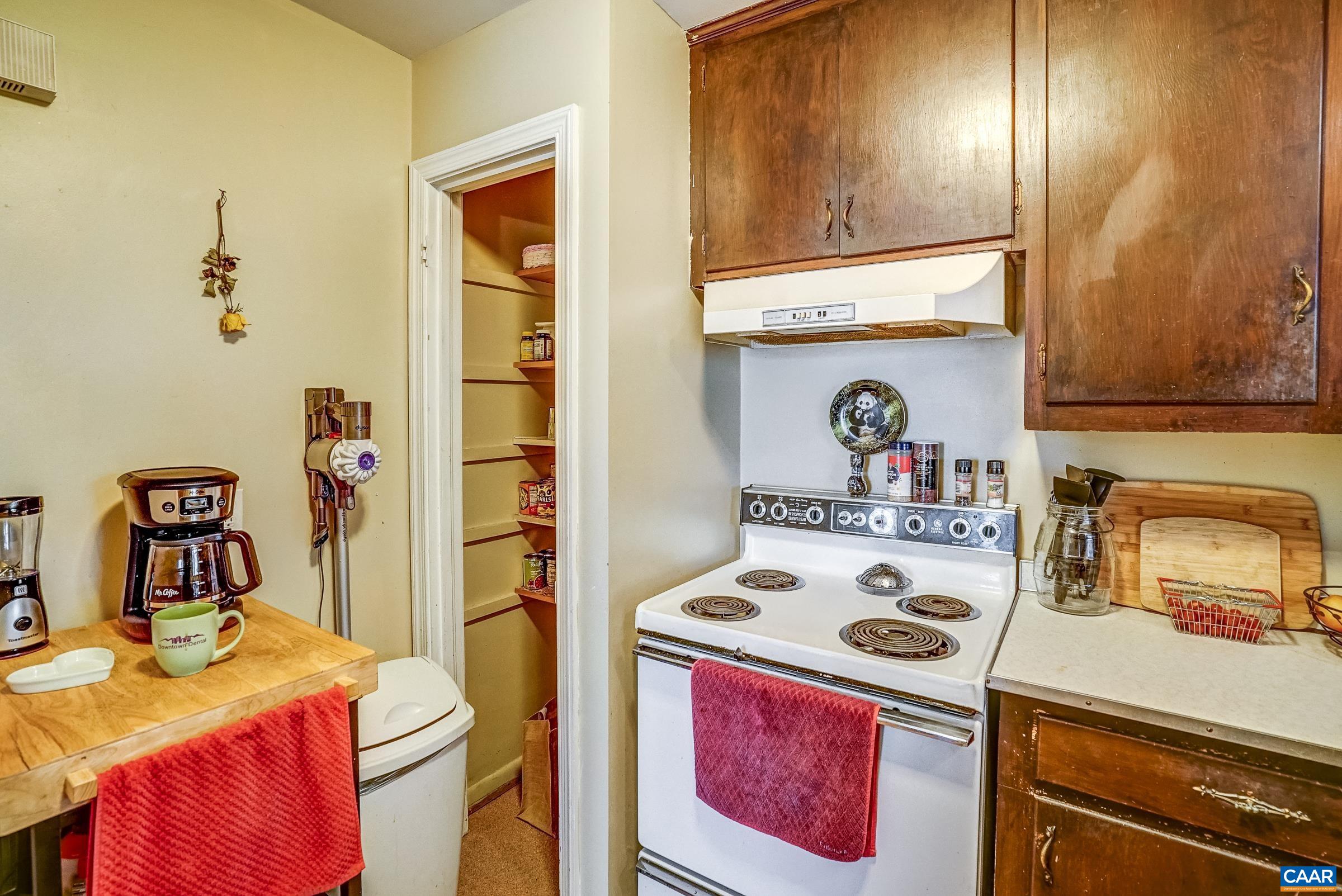 1038 LOCUST AVE Unit: A&B