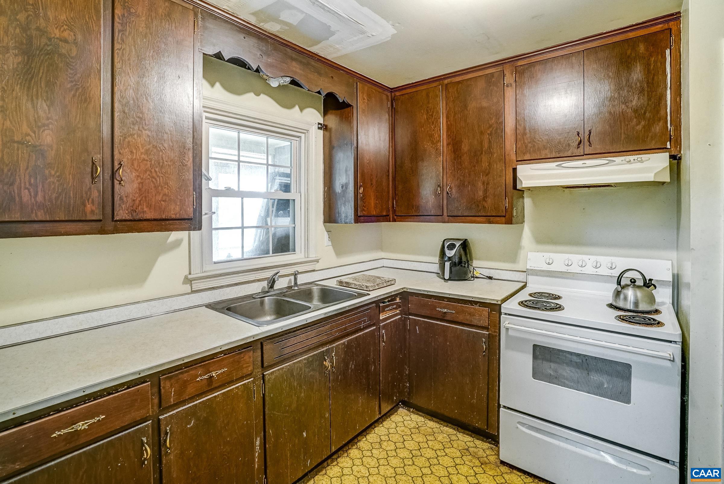 1038 LOCUST AVE Unit: A&B