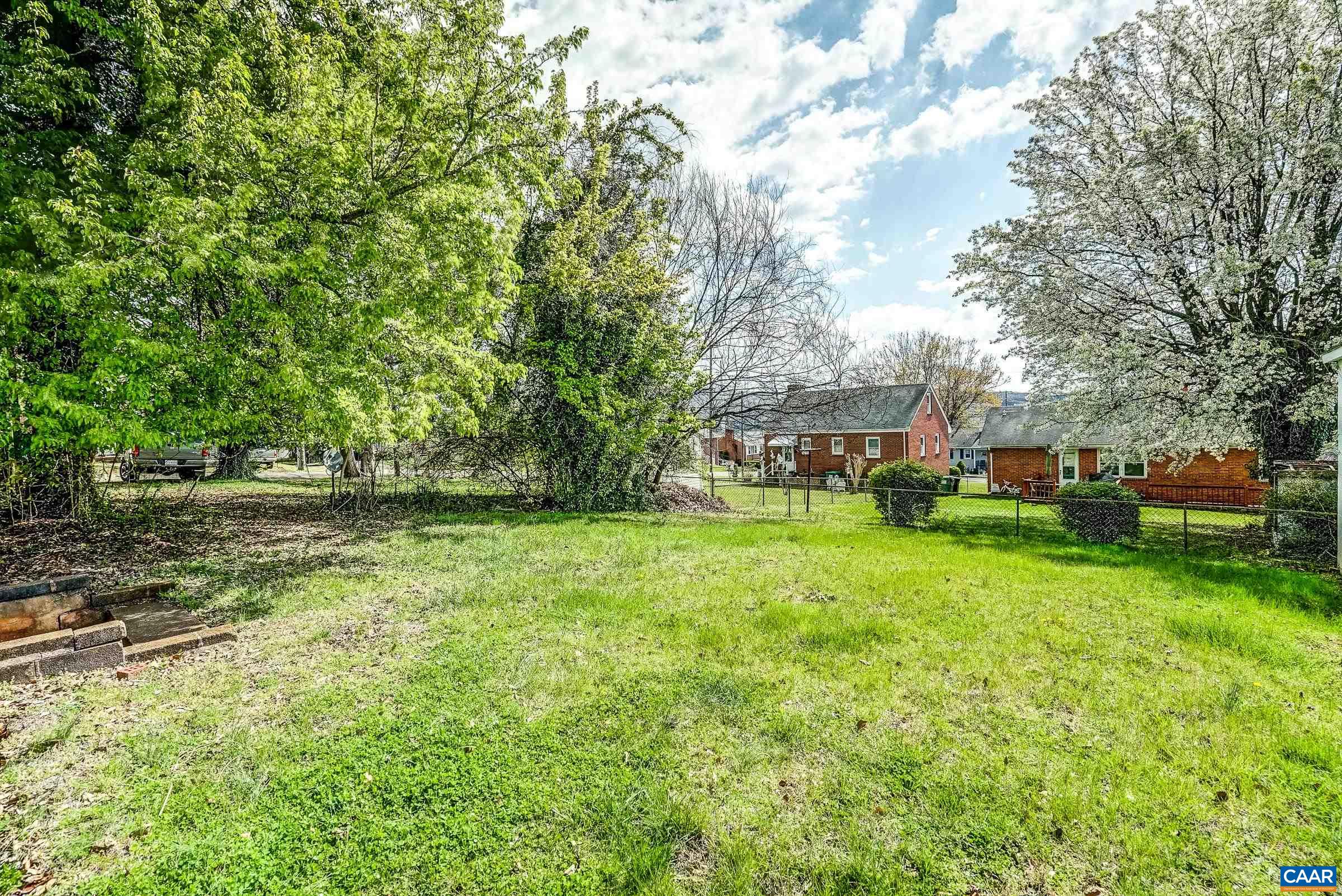 1038 LOCUST AVE Unit: A&B