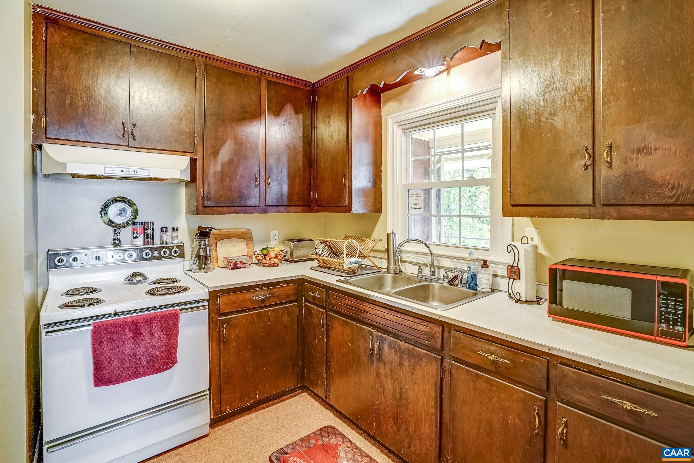 1038 LOCUST AVE Unit: A&B