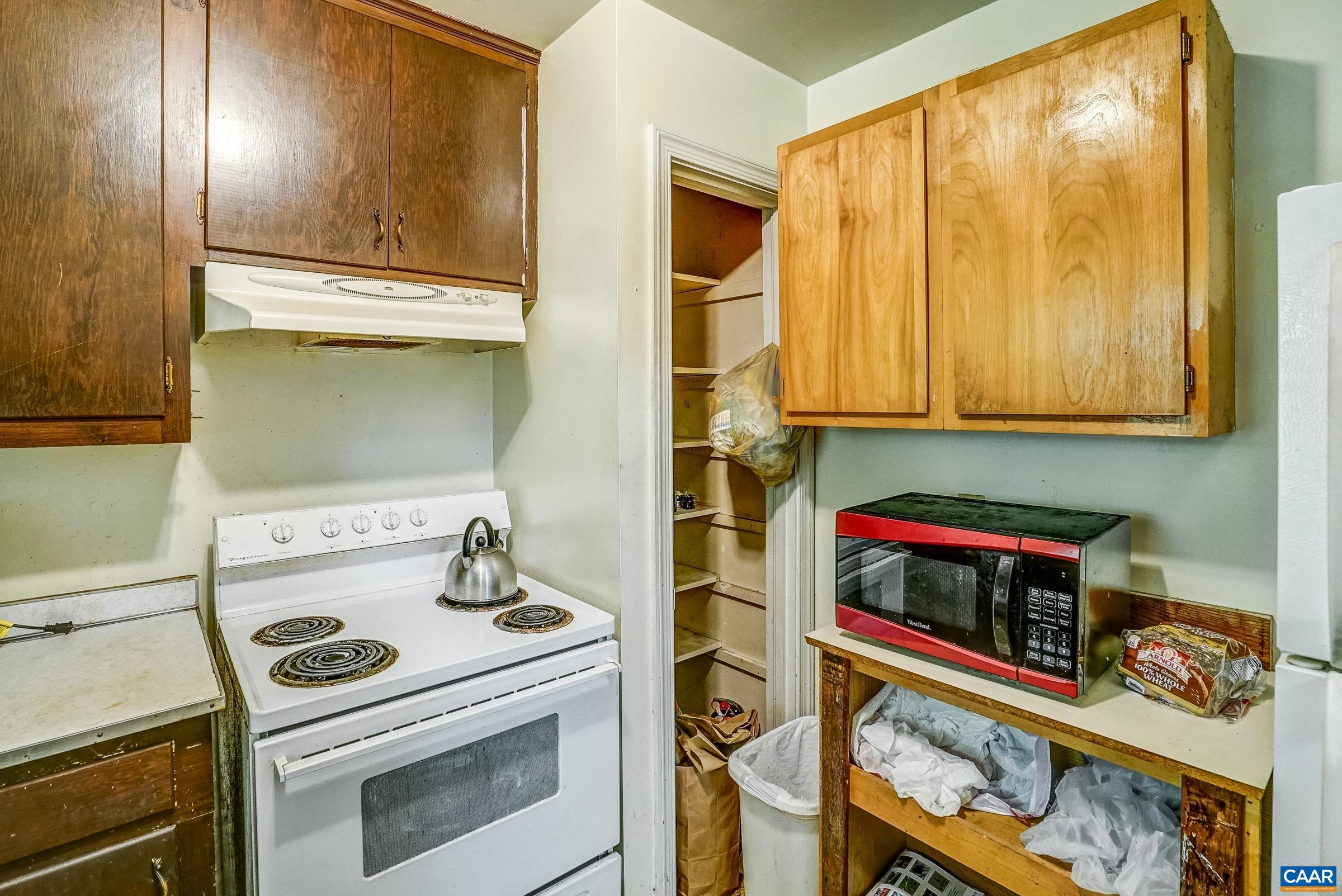 1038 LOCUST AVE Unit: A&B