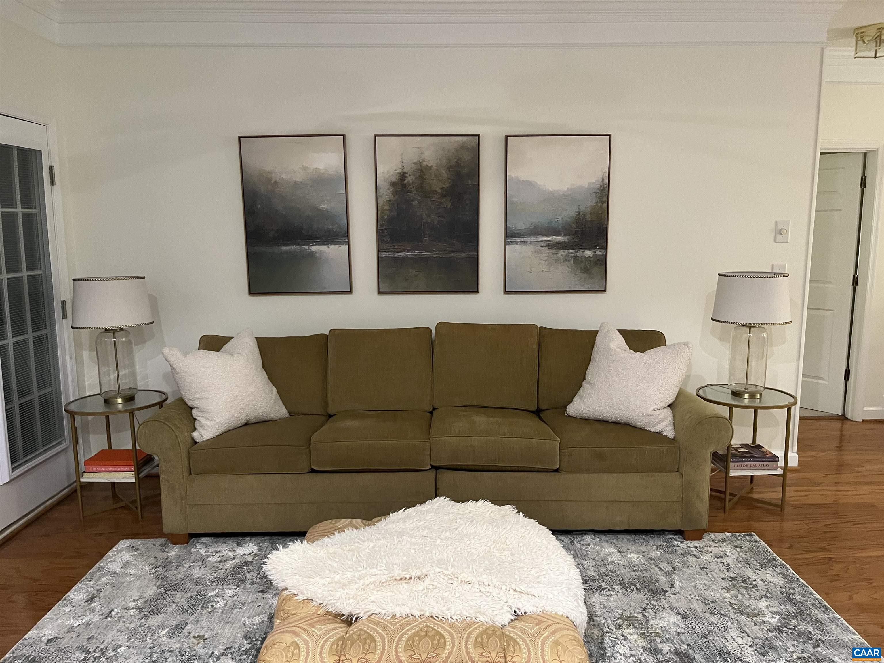 2328 RAVENSWOOD CT