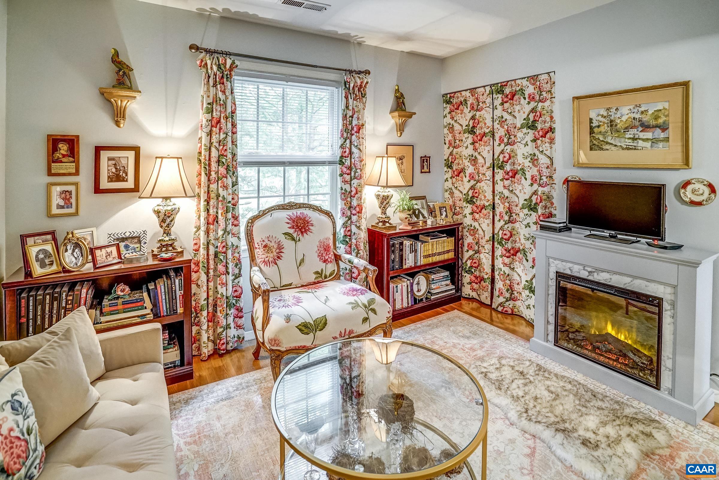 164 HESSIAN HILLS WAY Unit: 4