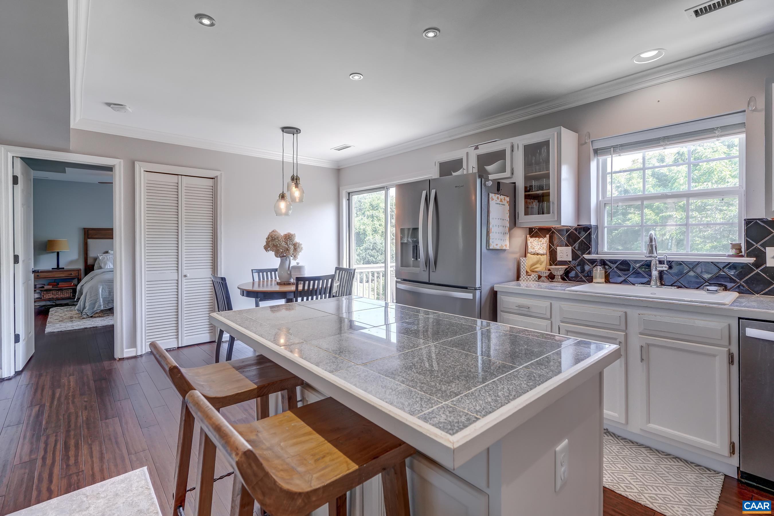1069 AMBER RIDGE RD
