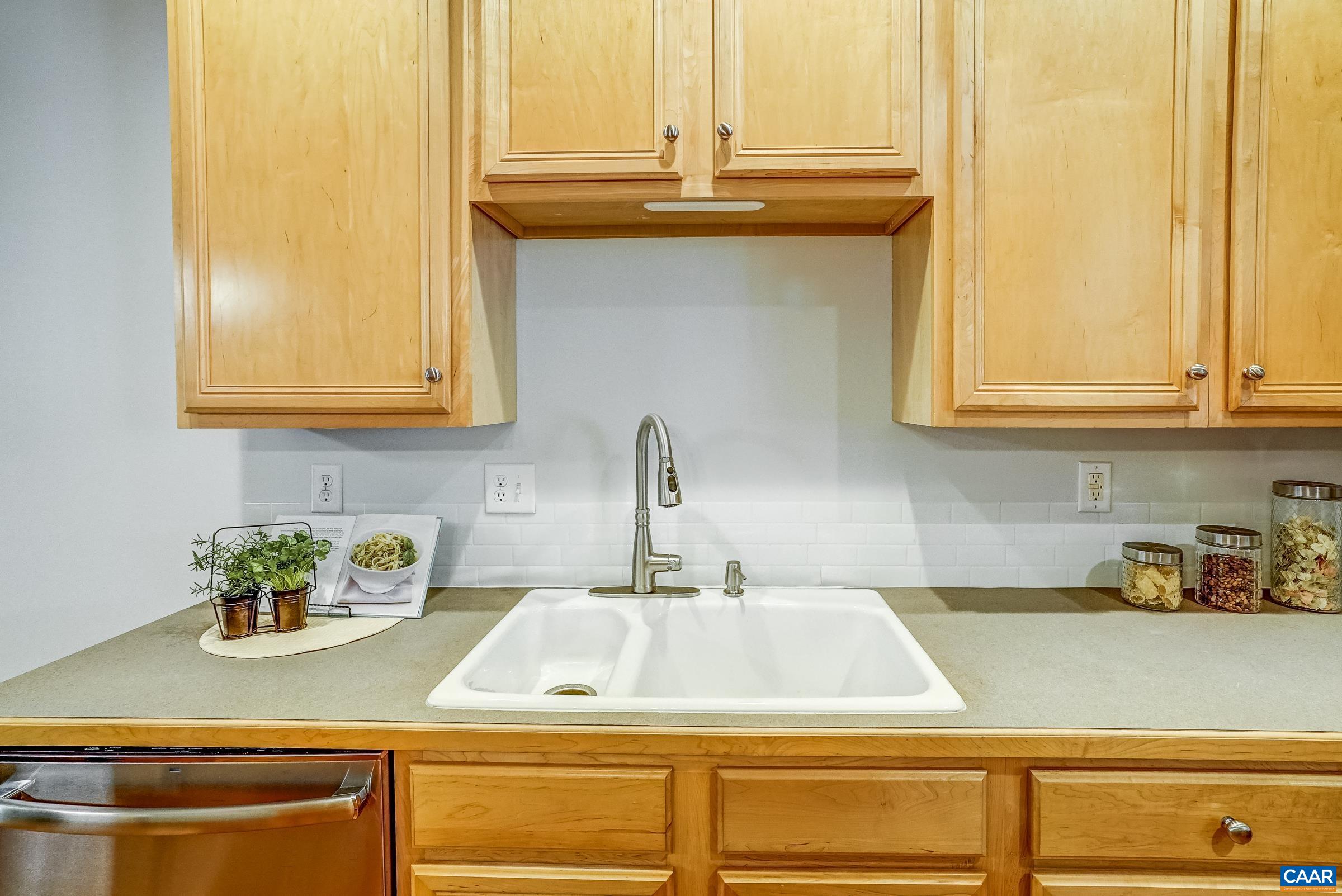 1110 EDMOND CT