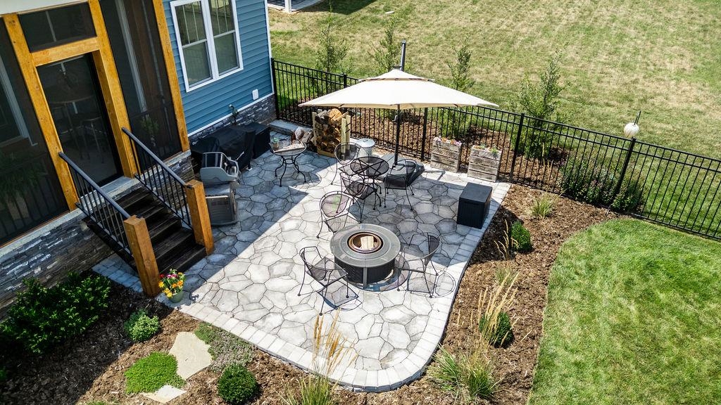 44 WHISPERING OAKS DR