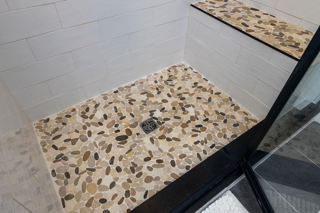 44 WHISPERING OAKS DR